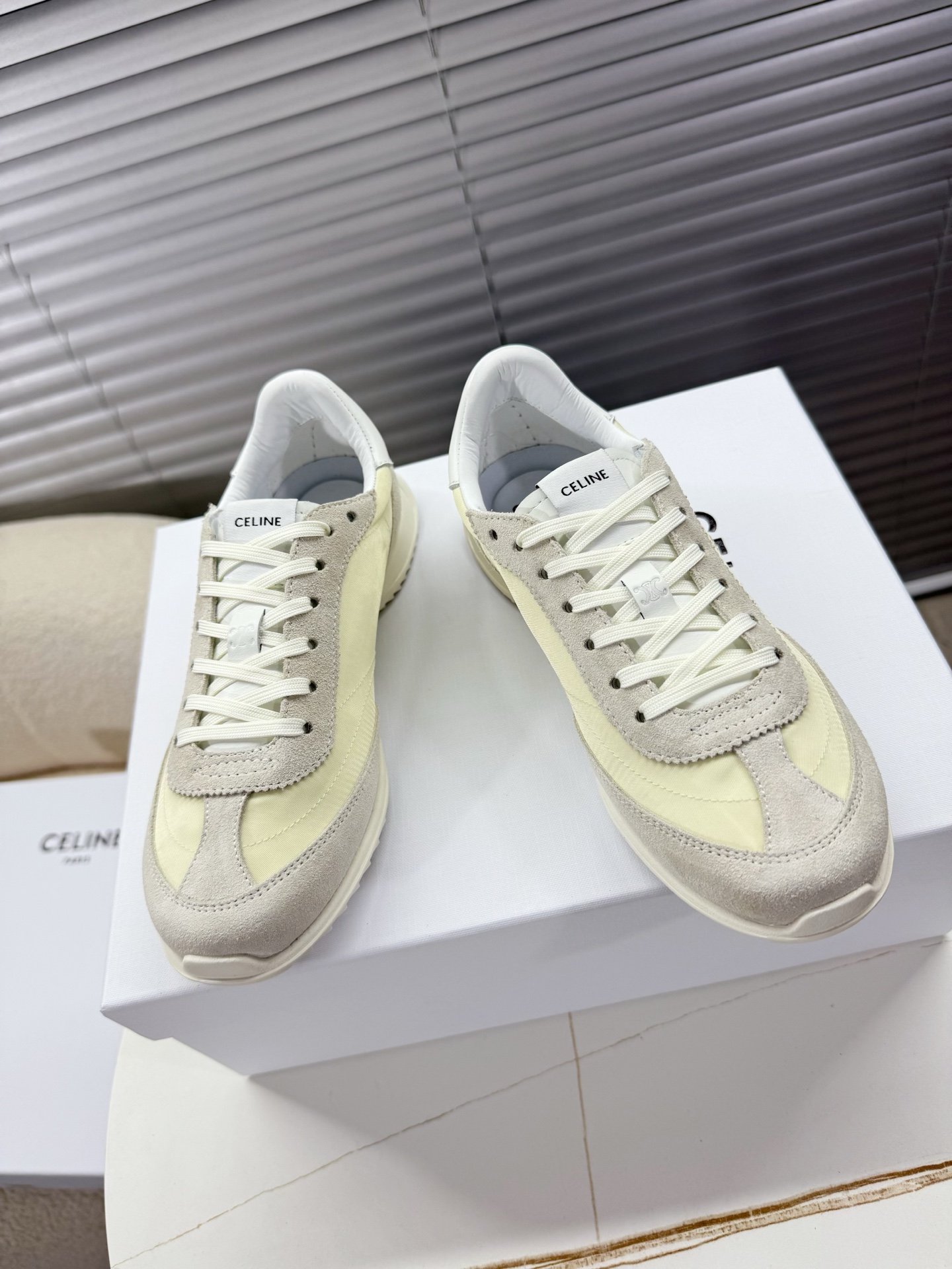 NO:407999,Celine｜Celine The latest Forrest Gump shoes, German training shoes, sneakers, sneakers in spring and summer... Recommended products from Xiaohongshu; it's so easy to wear, so comfortable and versatile... The shoes are very light, and the shopping is zero pressure, and the skirts and pants are OK. Spliced ​​color fabric, full sheepskin inner lining, latex pads, double-color combination anti-slip sole, the original heel has Celine mark stamp~~~ 35-40 (41 custom made), casual shoes/sports shoes, celine, sneakers, skirts, sheepskin19860909Celine｜塞琳 春夏季最新阿甘鞋、德训鞋、运动鞋、球鞋…… 小红书好物推荐；实在是太好穿太舒服太百搭啦……鞋子很轻便,逛街暴走零压力,配裙子裤子都OK 拼接色面料,全羊皮内里,乳胶垫垫脚,双色组合防滑大底,原版后跟有Celine标钢印~~~ 35—40(41订做),休闲鞋/运动鞋,celine,sneakers,skirts,sheepskin,Women's Shoes