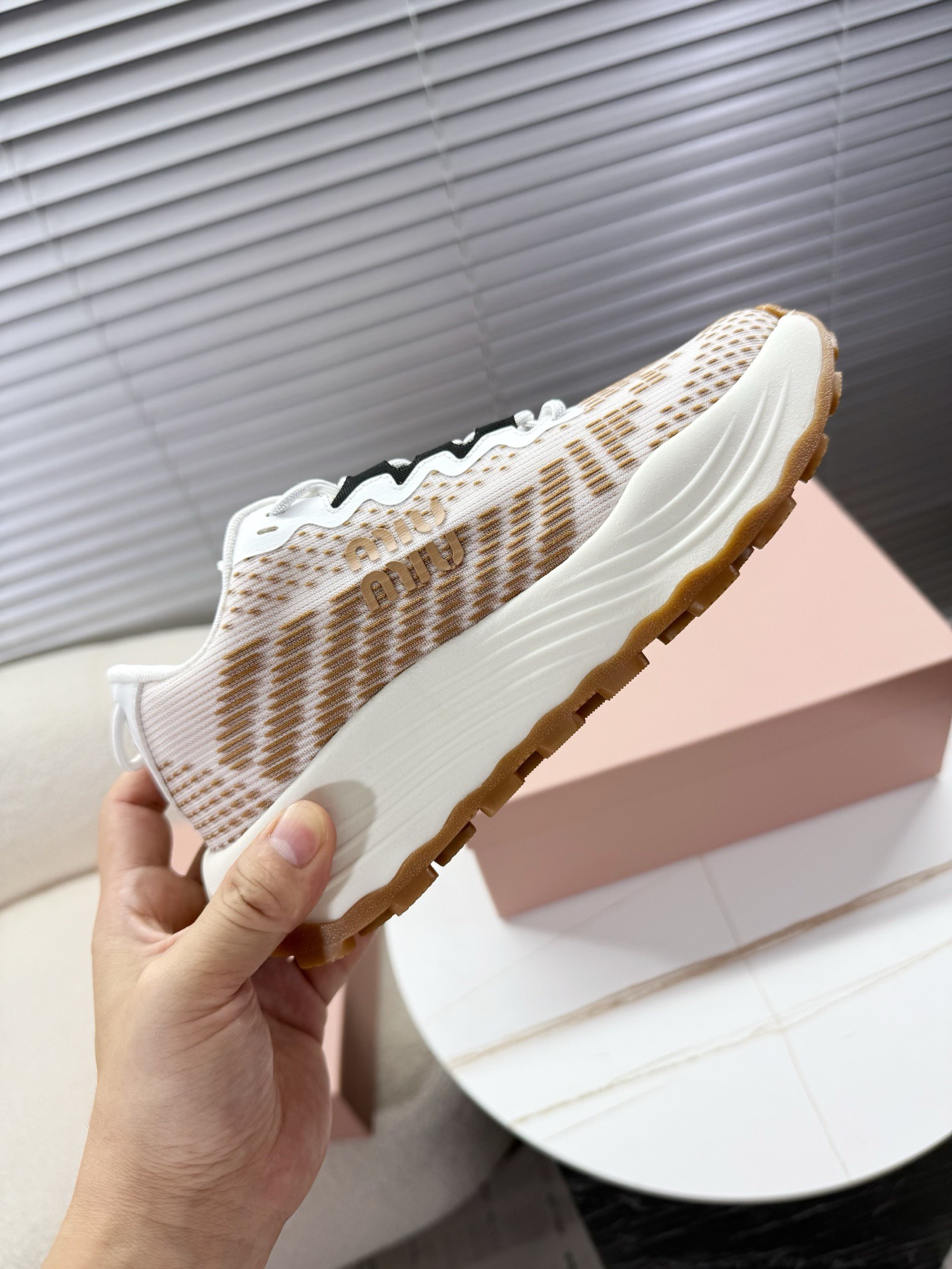 NO:423014,Miumiu's latest summer breathable flying face-woven sports shoes~~, dad shoes, miumiu, sneakers19860909miumiu最新夏季透气飞织面运动鞋~~,老爹鞋,miumiu,sneakers,Women's Shoes