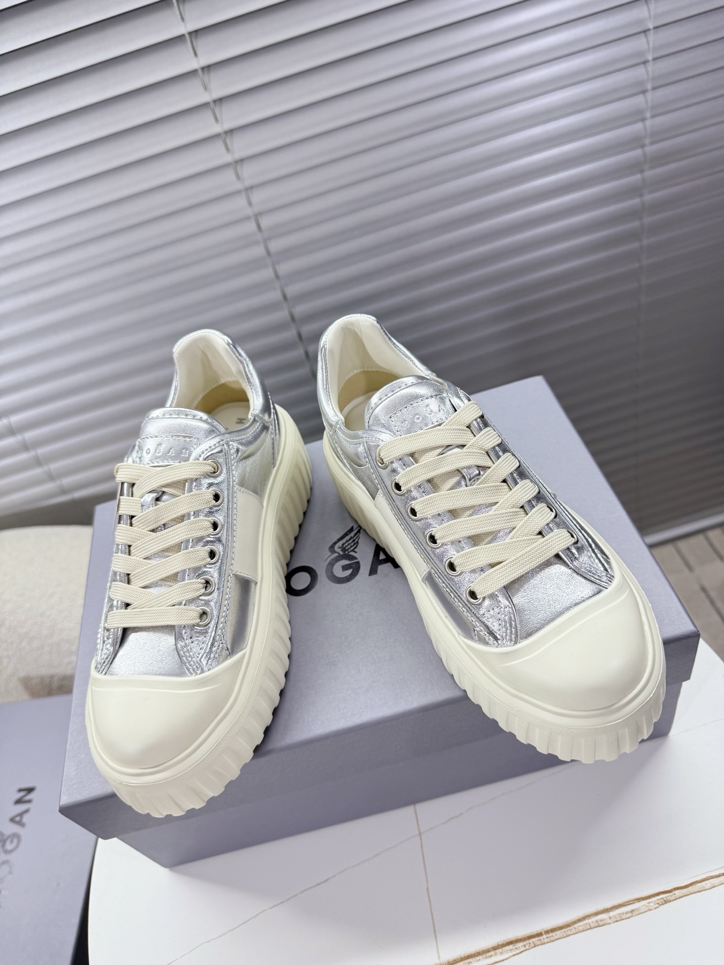 NO:466605,Men's 10 Hogan - couple's sneakers, biscuit shoes, thick-soled shoes... Xiaohongshu check-in model~~~**6cm (Taiku spicy) Cowhide splicing fabric, leather inner lining, breathable mesh latex footbed, H-standard retro style, vacuum PU foaming sole~~ Men and women's same color, classic and versatile, casual and sports both women's 35-40/men's 39-44 regular size, casual shoes/sports shoes, sneakers, cowhide19860909男款10 Hogan——情侣款运动鞋,饼干鞋,厚底鞋…… 小红书打卡款~~~**6cm（泰酷辣） 牛皮拼接色面料,皮革内里,透气网乳胶垫脚,H标复古风,抽真空PU发泡大底~~ 男女款同色,经典百搭,休闲运动兼顾 女款35—40/男款39—44正码,休闲鞋/运动鞋,sneakers,cowhide,Women's Shoes