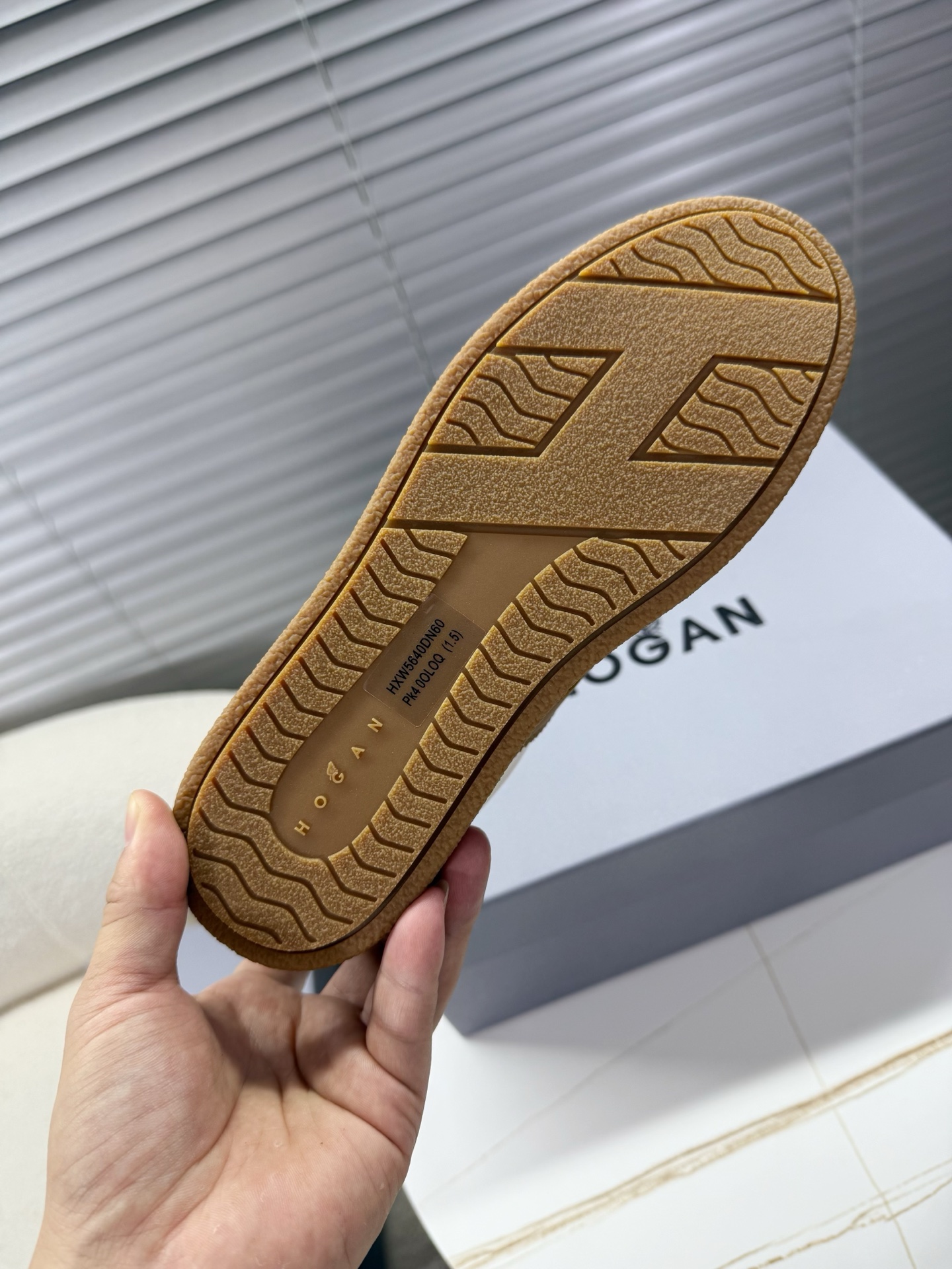 Hogan Women’s Classic Leather Sneakers with Thick Soles and Air-Net Emulsive Feet - 图片 9