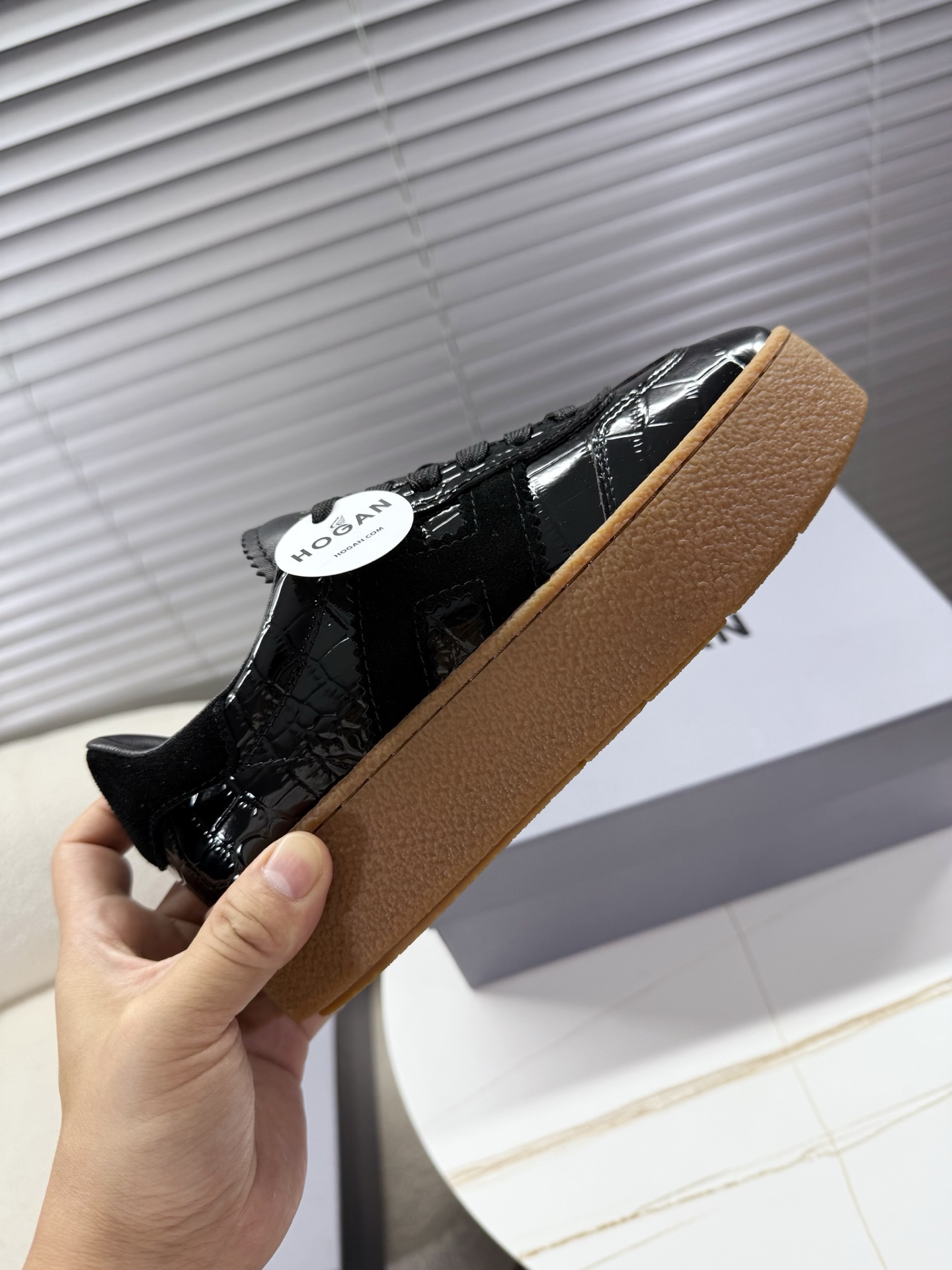 Hogan Women’s Classic Leather Sneakers with Thick Soles and Air-Net Emulsive Feet - 图片 8