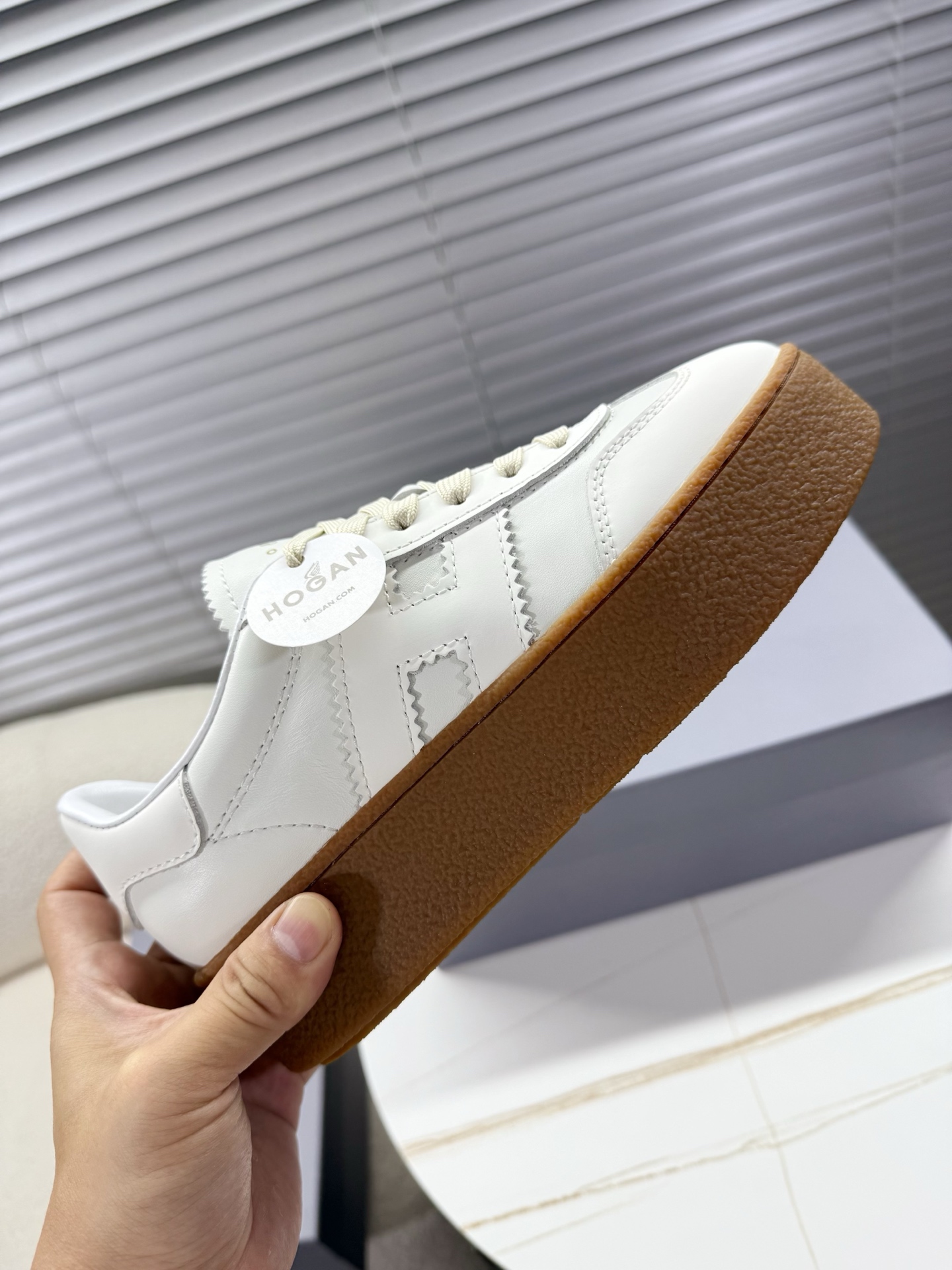 Hogan Women’s Classic Sneakers with Thick Soles and Leather Interior: Little Red’s Card – Size 35-40 - 图片 8