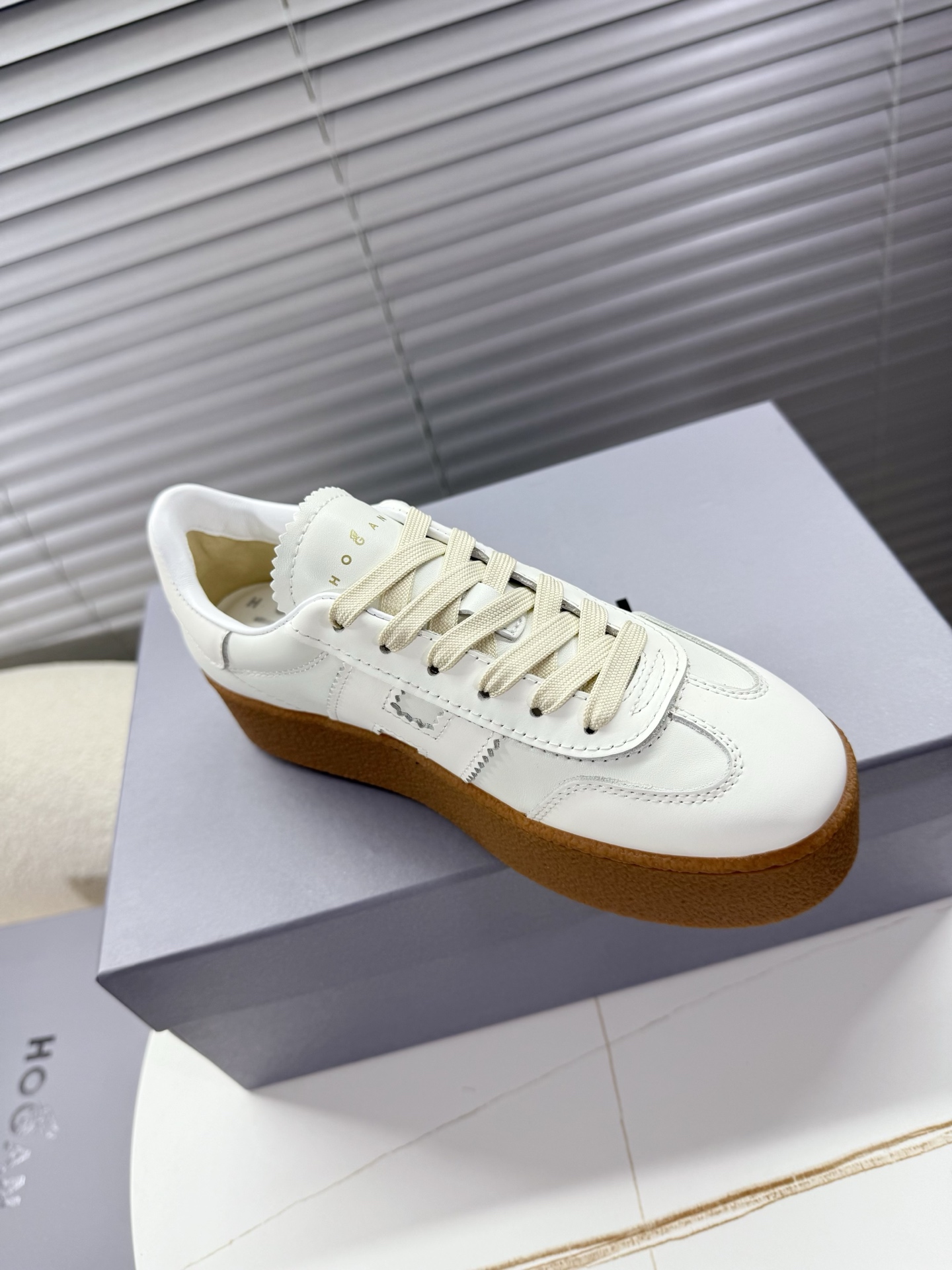 Hogan Women’s Classic Sneakers with Thick Soles and Leather Interior: Little Red’s Card – Size 35-40 - 图片 7