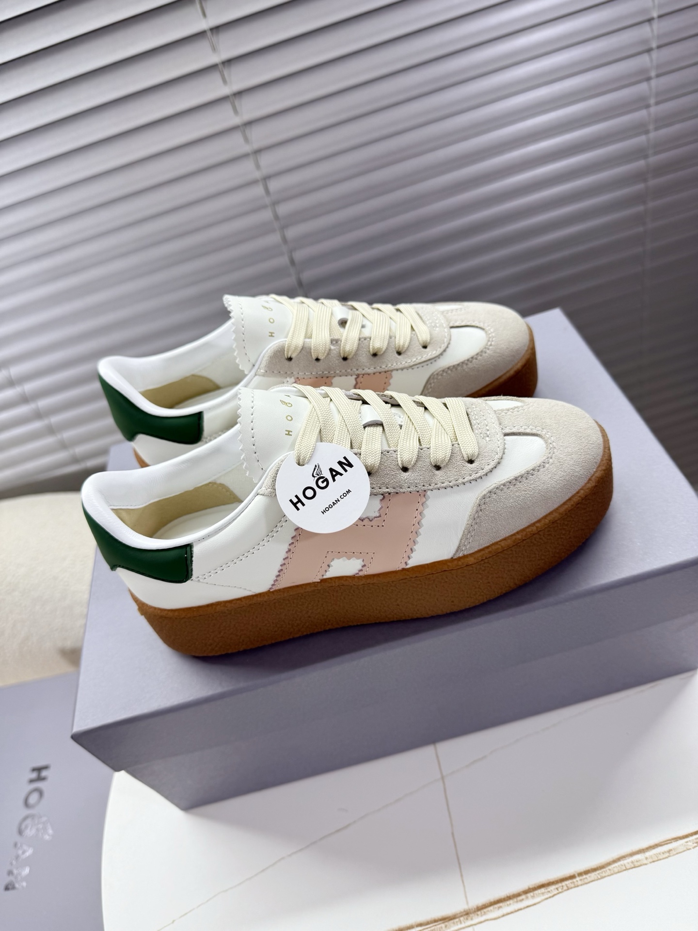 Hogan Women’s Classic Sneakers with Thick Soles and Leather Interior – Little Red’s Card - 图片 6