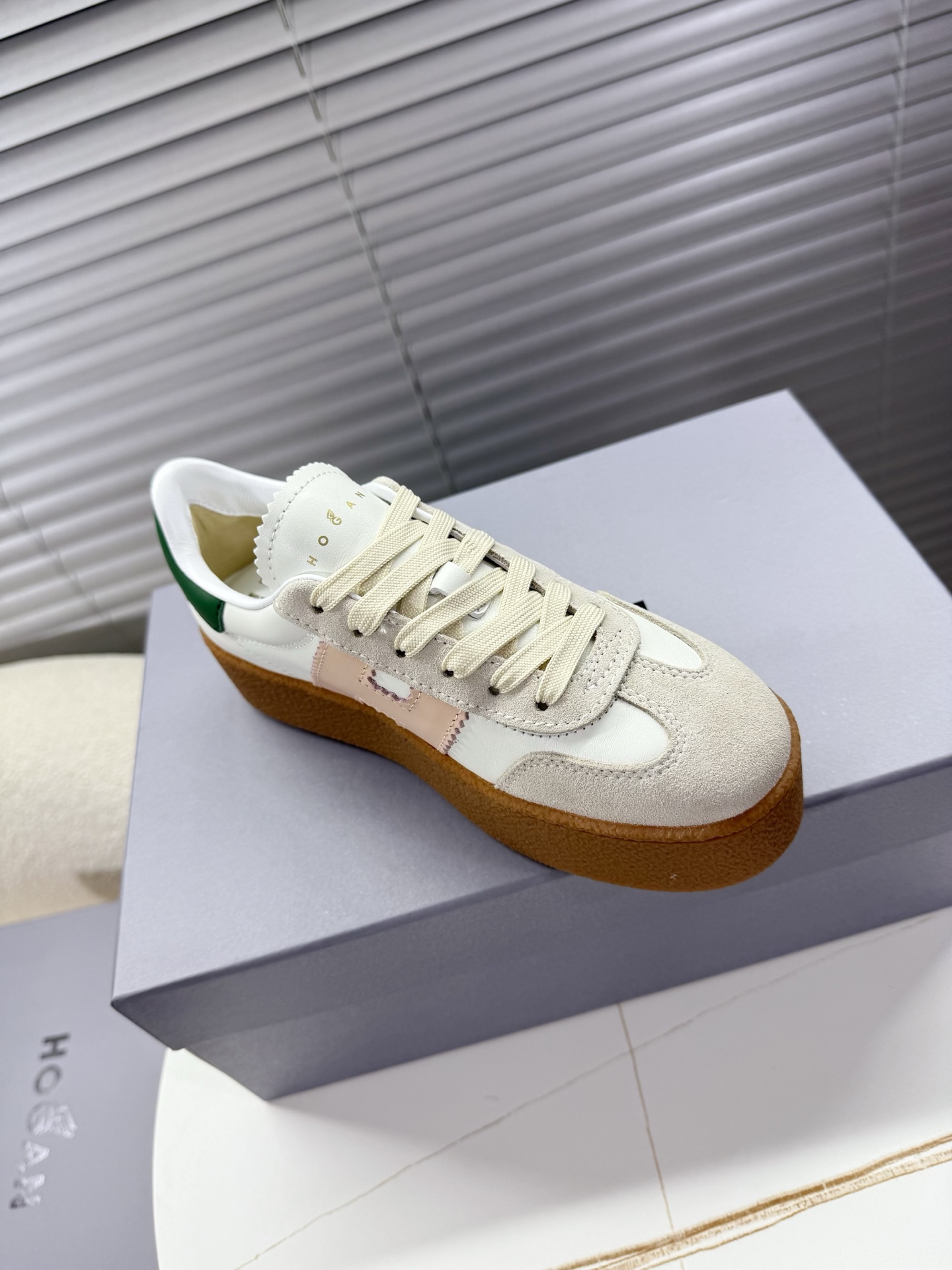 Hogan Women’s Classic Sneakers with Thick Soles and Leather Interior – Little Red’s Card - 图片 7
