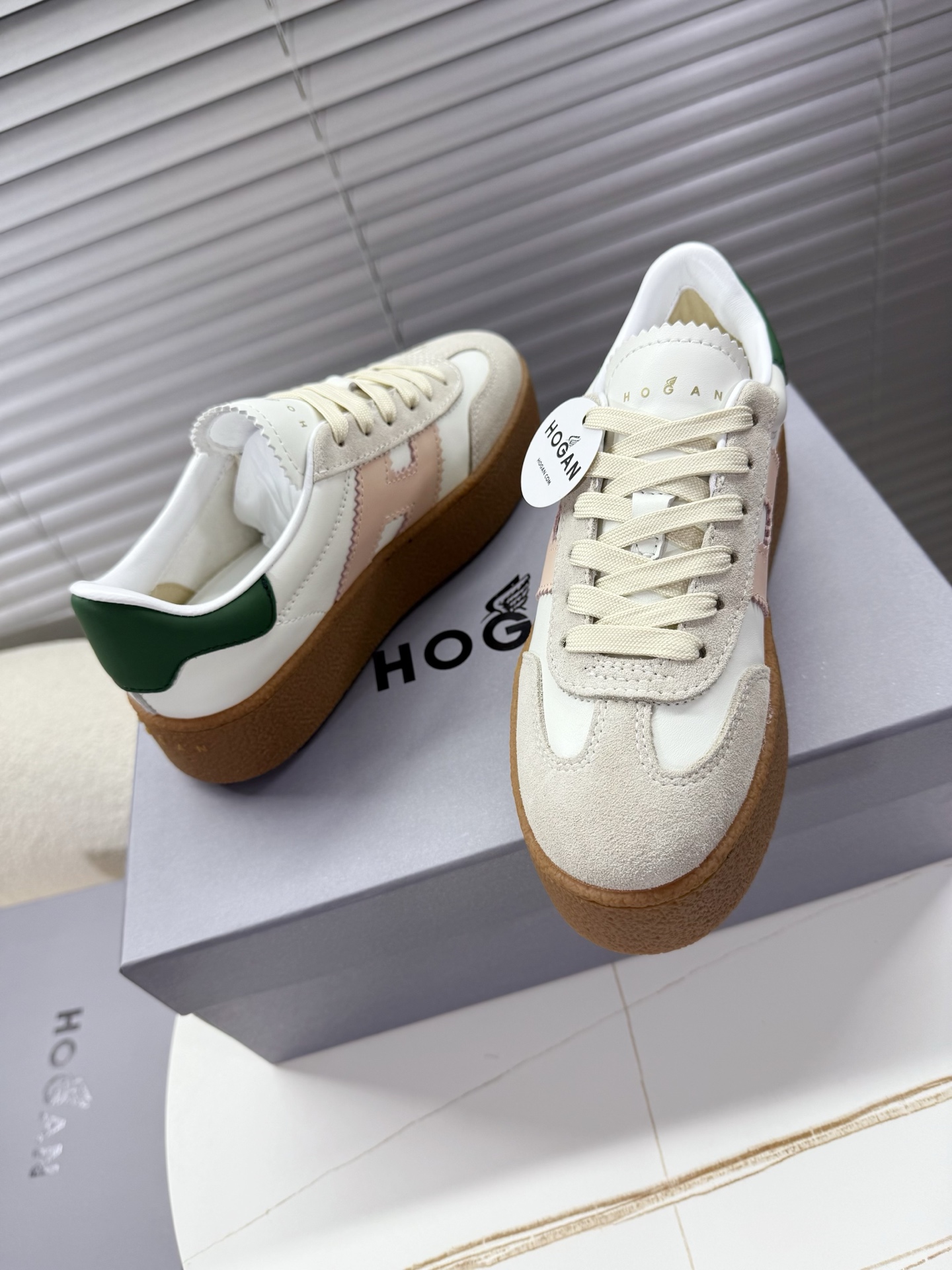 Hogan Women’s Classic Sneakers with Thick Soles and Leather Interior – Little Red’s Card - 图片 5