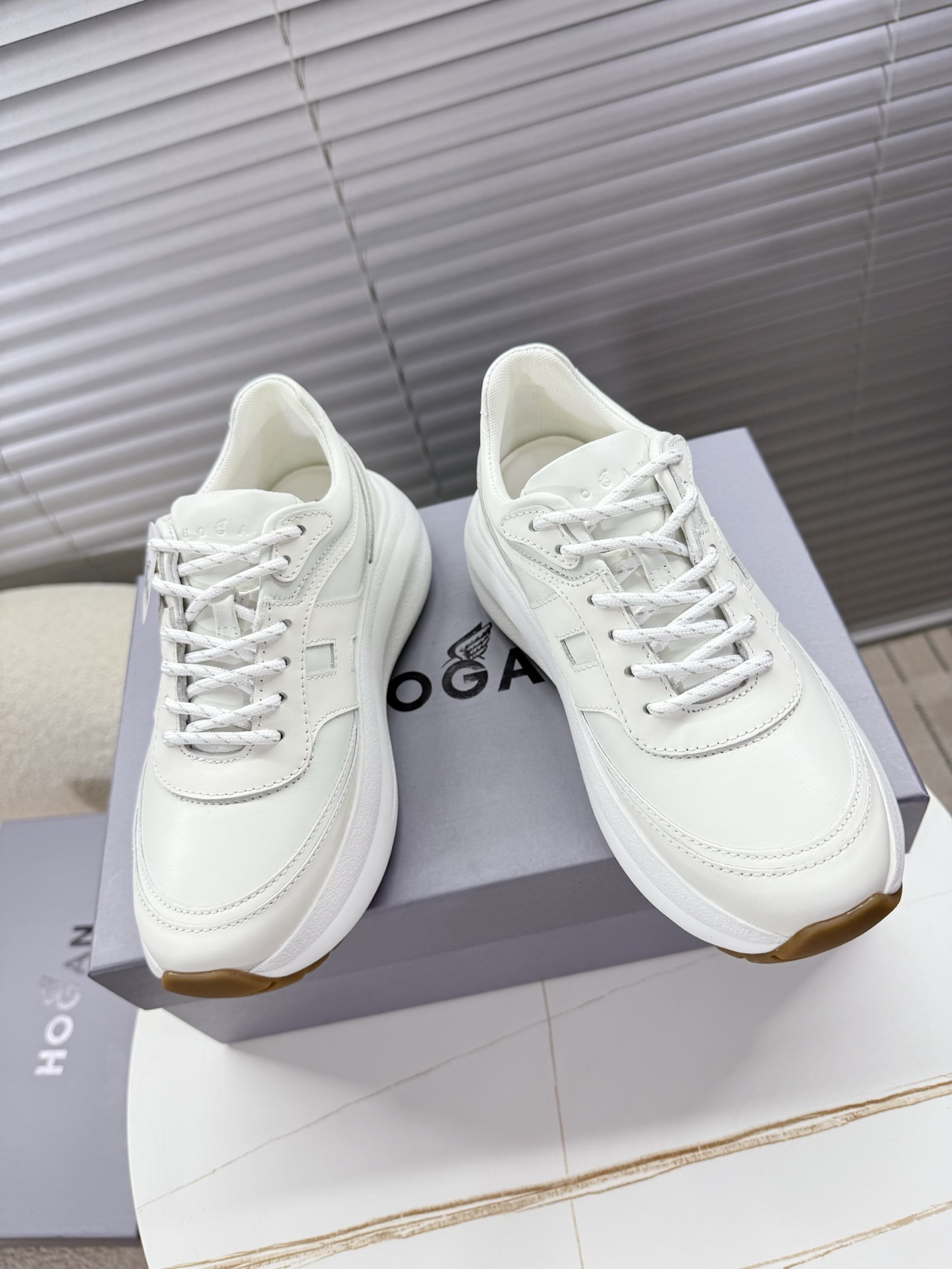 NO:482119,Hogan Chunky H696 series; sports shoes; dad shoes; thick soles shoes... Shoes are handsome, filled with saturated soft and comfortable, leather spliced ​​fabric, 7cm ultra-light thick sole height enhancement version, long legs must be paid for... Top layer cowhide splicing surface memory foam cotton inner 7cm lightweight sole (TPU anti-slip sole combination) 35-40 positive size matching packaging, casual shoes/sports shoes, sneakers, cowhide19860909Hogan Chunky H696系列；运动鞋；老爹鞋；厚底鞋…… 鞋型个性帅气,填充饱和柔软舒适,皮革拼接面料,7cm超轻厚底增高加强版,大长腿必收款…… 头层牛皮拼接面记忆泡沫棉内里7cm轻质底（TPU防滑底组合） 35—40正码 配套包装,休闲鞋/运动鞋,sneakers,cowhide,Women's Shoes