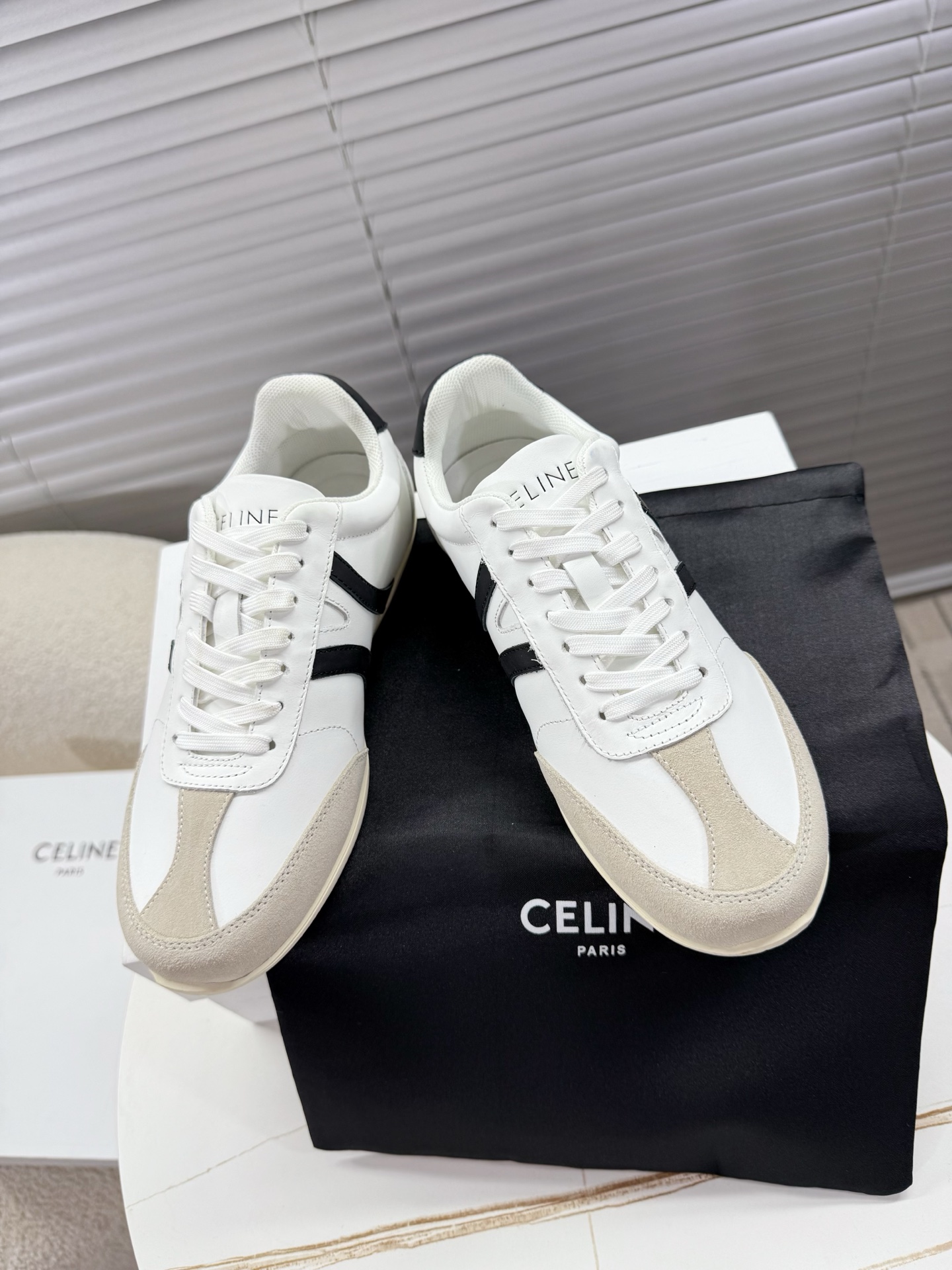 NO:545345,Celine｜Celine The latest Forrest Gump shoes, German training shoes, sneakers, sneakers in spring and summer... Recommended products from Xiaohongshu; it's so easy to wear, so comfortable and versatile... The shoes are very light, and the shopping is gone, and the skirts and pants are OK. Spliced ​​cowhide fabric, full sheepskin inner lining, latex pads, double-color combination anti-slip sole, the original heel has Celine mark stamp~~~ 35-40 positive size, casual shoes/sports shoes, celine, sneakers, skirts, cowhide, sheepskin19860909Celine｜塞琳 春夏季最新阿甘鞋、德训鞋、运动鞋、球鞋…… 小红书好物推荐；实在是太好穿太舒服太百搭啦……鞋子很轻便,逛街暴走零压力,配裙子裤子都OK 拼接色牛皮面料,全羊皮内里,乳胶垫垫脚,双色组合防滑大底,原版后跟有Celine标钢印~~~ 35—40正码,休闲鞋/运动鞋,celine,sneakers,skirts,cowhide,sheepskin,Women's Shoes