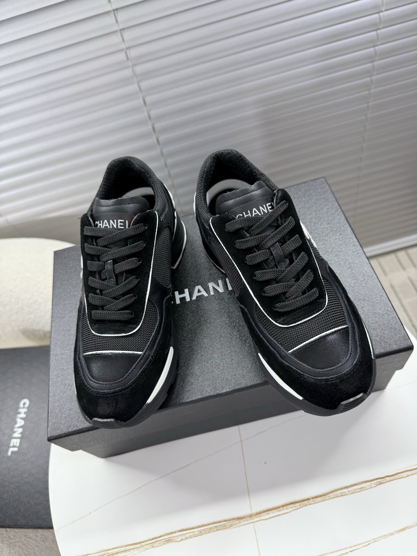 NO:612695,Chanel - 25 new autumn and winter high-heeled sneakers, thick-soled sneakers... At first glance, they can be worn casually. They double the sense of fashion. They look tall and look stylish. A must-have casual sneaker for little fans. Versatile and classic. Upper butter leather + cow suede + first layer of cowhide. Breathable mesh lining. TPU outsole. Heel height 2cm/4cm. Not including platform height.  35-40 (40 custom sizes are non-refundable), casual shoes/sports shoes, chanel, sneakers, cowhide19860909Chanel——25秋冬新款高跟运动鞋,厚底运动鞋…… 一眼心动 随便一搭 时髦感倍增 显高又出片 小香粉迷必入的一款休闲运动鞋 百搭经典 鞋面牛油皮+牛反绒+头层牛皮 内里透气网面 鞋底TPU大底 跟高2cm/4cm 不包括水台高度 35—40（40定做码不退换）,休闲鞋/运动鞋,chanel,sneakers,cowhide,Women's Shoes