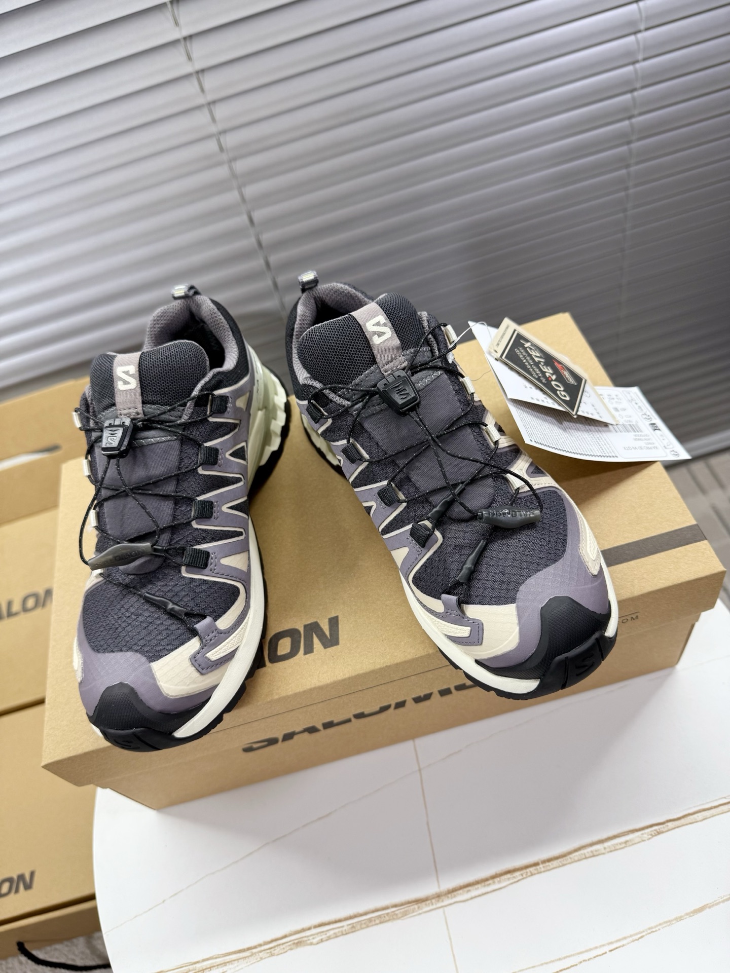 NO:629387,SALOMON XA Pro 3D Salomon trendy off-road outdoor functional shoes/sports shoes... The quality, details, and materials are all visible to the naked eye; pure original version, original data, exclusive private model five-layer combination outsole, synchronized men's and women's shoes, original Ortholite lightweight insole... midsole cloth with steel stamp number... original TPU lock... The upper uses SENSIFT fitting technology to fit and wrap the foot in all directions, the sole traction design of the heel, and the lightweight nail design of the material are more stable and protective.  Use in the wear-prone areas of soles... Women's 36-39, casual shoes/sports shoes, sneakers19860909SALOMON XA Pro 3D 萨洛蒙潮流越野户外功能鞋/运动鞋…… 品质 细节 材料都是肉眼可以见；纯原版本 原档数据独家私模五层组合大底 男女鞋同步 原装Ortholite轻量化鞋垫……中底布带钢印编号……原厂TPU锁扣…… 鞋面采用SENSIFT贴合技术,全方位贴合包裹脚型,鞋跟部鞋底牵引设计,材料轻量化钉齿设计更具稳定性 防护性 鞋底易磨损区运用…… 女款36—39,休闲鞋/运动鞋,sneakers,Women's Shoes