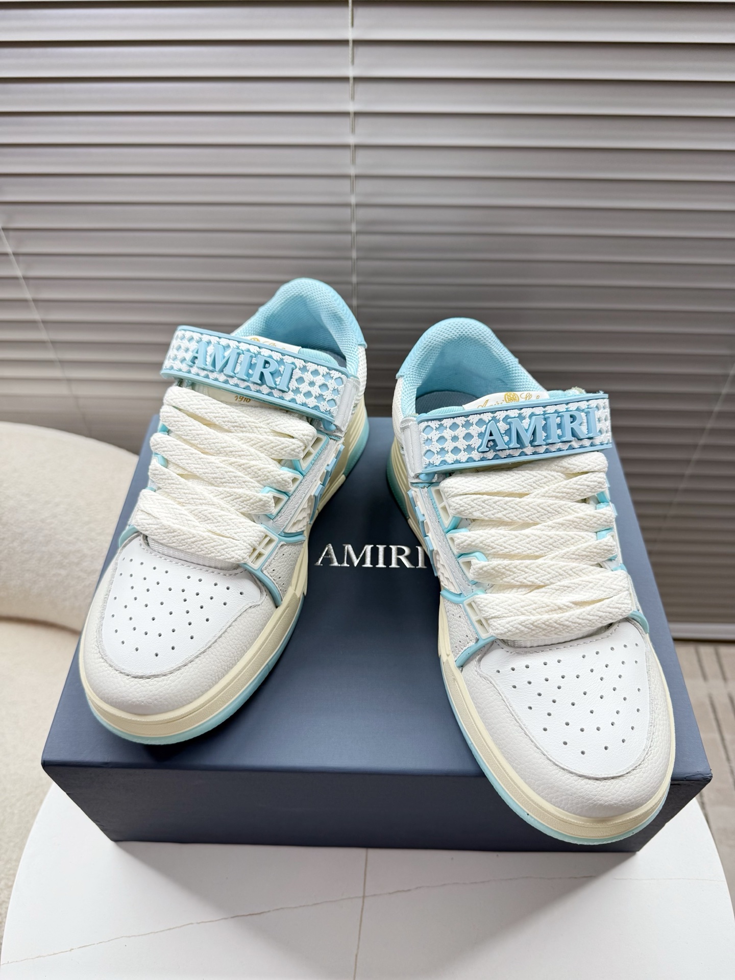 NO:707768,AMIRI MA Skyline new sneakers... A design language that combines skate culture and basketball aesthetics... The shoes are made of low-cut silhouette, leather, and functional mesh mixed materials, equipped with an innovative hook-and-eye strap system and three-dimensional TPU support structure, and the details are decorated with the brand's iconic MA Quad print and embossed logo... 39-45 plus size, casual shoes/sports shoes, amiri, sneakers19860909AMIRI MA Skyline 全新款运动鞋…… 融合滑板文化与篮球美学的设计语言…… 鞋款采用低帮轮廓与皮革,机能网眼混合材质,搭载创新钩眼扣带系统与立体TPU支撑结构,细节处饰以品牌标志性MA Quad印花与浮雕标识…… 39—45正码,休闲鞋/运动鞋,amiri,sneakers,Women's Shoes