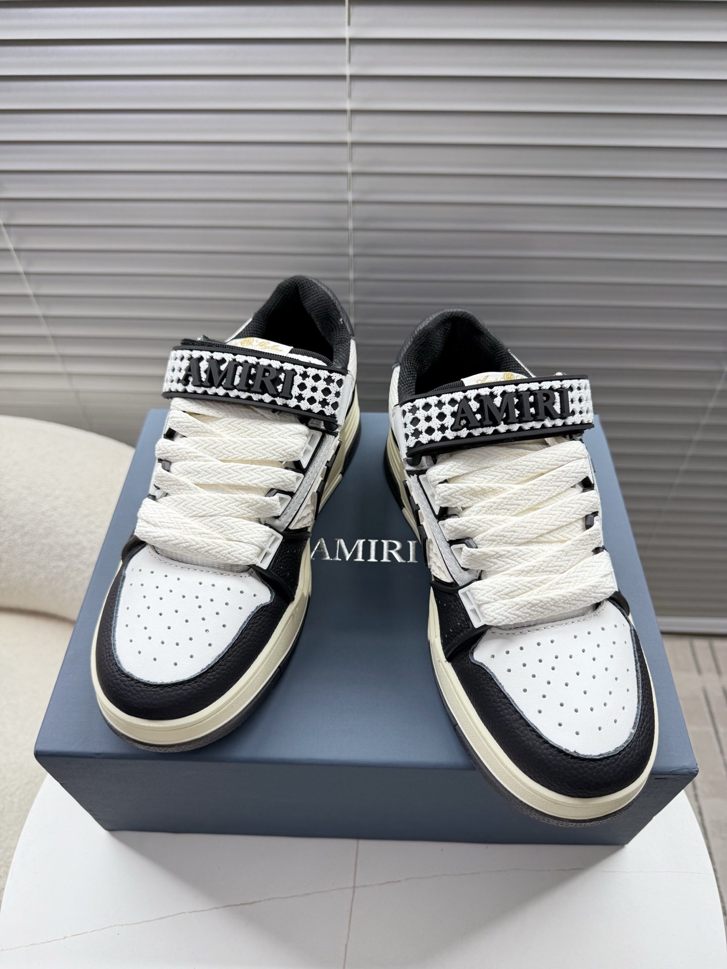 NO:707769,AMIRI MA Skyline new sneakers... A design language that combines skate culture and basketball aesthetics... The shoes are made of low-cut silhouette, leather, and functional mesh mixed materials, equipped with an innovative hook-and-eye strap system and three-dimensional TPU support structure, and the details are decorated with the brand's iconic MA Quad print and embossed logo... 39-45 plus size, casual shoes/sports shoes, amiri, sneakers19860909AMIRI MA Skyline 全新款运动鞋…… 融合滑板文化与篮球美学的设计语言…… 鞋款采用低帮轮廓与皮革,机能网眼混合材质,搭载创新钩眼扣带系统与立体TPU支撑结构,细节处饰以品牌标志性MA Quad印花与浮雕标识…… 39—45正码,休闲鞋/运动鞋,amiri,sneakers,Women's Shoes