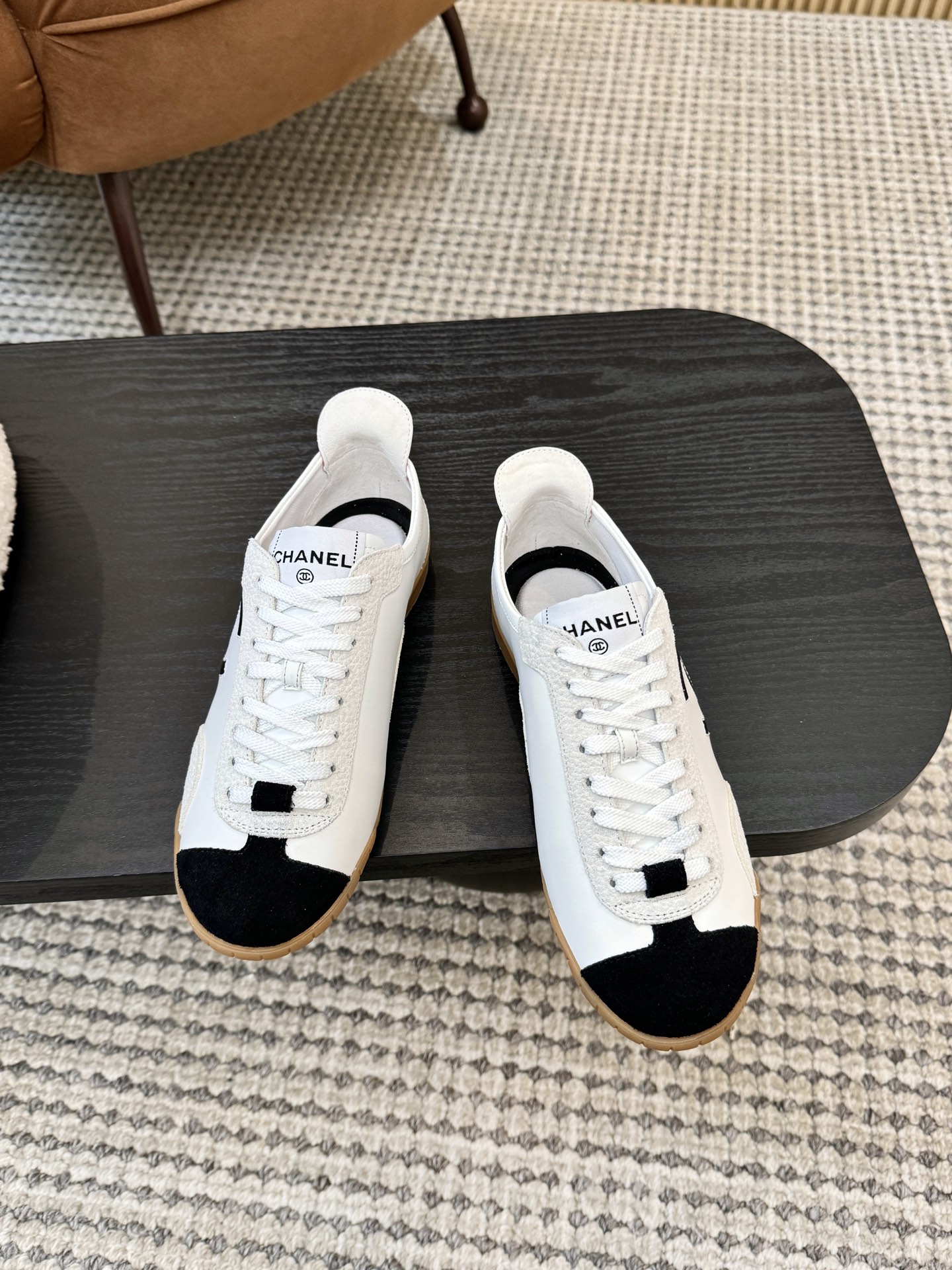 NO:758739,chanel - Xiaoxiangfeng sneakers, moral training shoes~~ Simple low top, light and comfortable, spliced ​​color fabrics, creating a young and active sports atmosphere (matte surface/cowhide surface) upper, sports sneaker design/lightweight design of moral training shoes, two-color sports outsole~~ 35-40 regular size, casual shoes/sports shoes, chanel, sneakers, cowhide19860909chanel——小香风运动鞋,德训鞋~~ 简约低帮,轻便舒适,拼接色面料,营造出年轻活跃的运动氛围（磨砂面/牛皮面）鞋面,运动球鞋设计/德训鞋轻装设计,双色运动大底~~ 35—40正码,休闲鞋/运动鞋,chanel,sneakers,cowhide,Women's Shoes