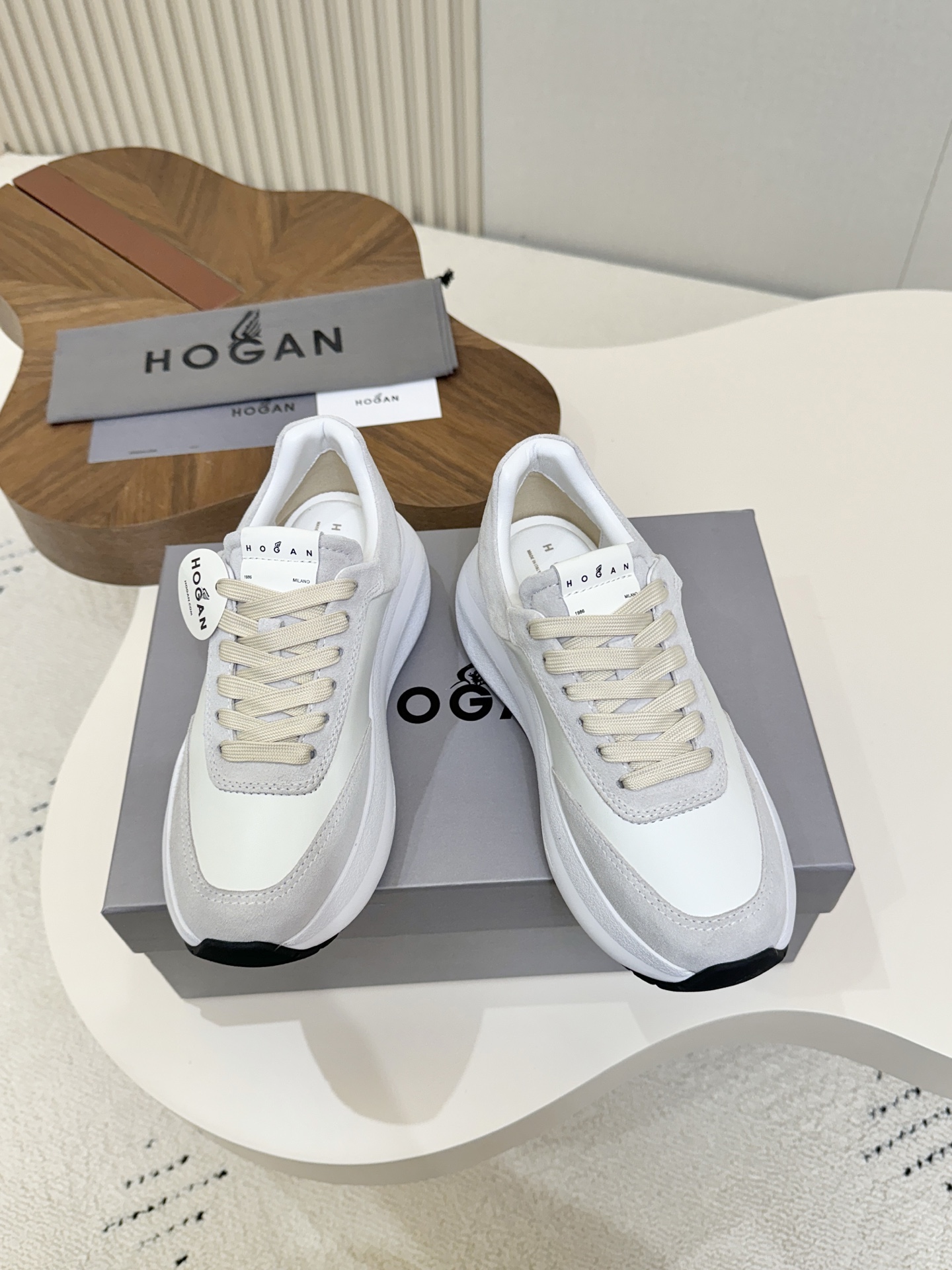 NO:884554,Hogan's latest puff series; sports shoes; dad shoes; thick-soled shoes... The shoes are handsome in style, filled with soft and comfortable materials, made of leather splicing fabrics, 7cm ultra-light thick soles and enhanced version, a must-have for long legs... First-layer cowhide splicing surface, memory foam cotton lining, 7cm lightweight soles (TPU anti-slip sole combination), 35-40 regular sizes, supporting packaging, casual shoes/sports shoes, sneakers, cowhide19860909Hogan 最新泡芙系列；运动鞋；老爹鞋；厚底鞋…… 鞋型个性帅气,填充饱和柔软舒适,皮革拼接面料,7cm超轻厚底增高加强版,大长腿必收款…… 头层牛皮拼接面记忆泡沫棉内里7cm轻质底（TPU防滑底组合） 35—40正码 配套包装,休闲鞋/运动鞋,sneakers,cowhide,Women's Shoes