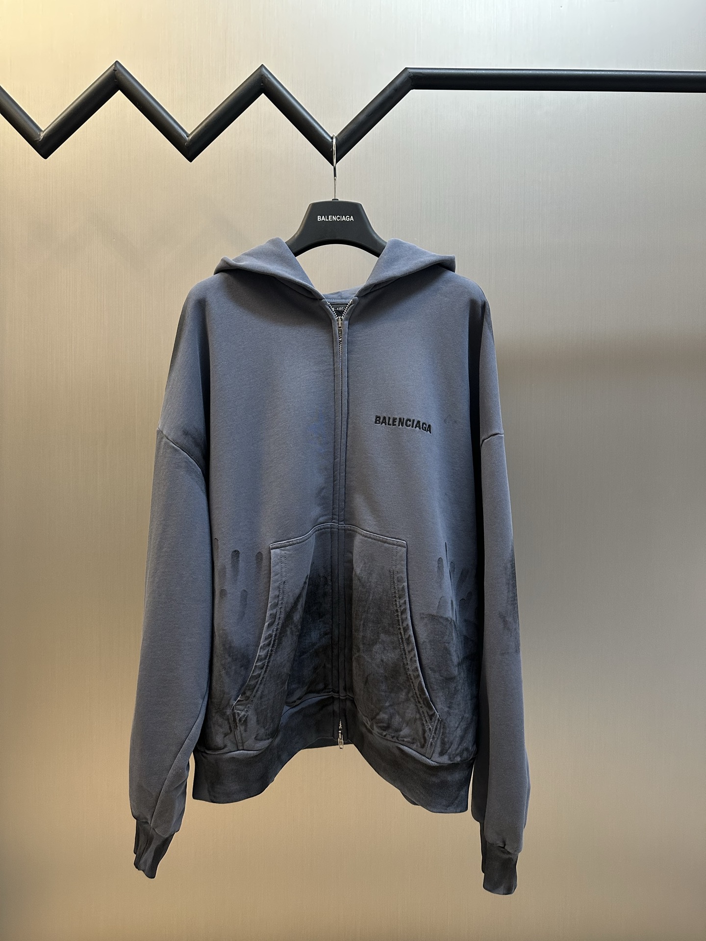 P235 巴黎世家 sudadera con capucha bordada y pintada a mano, confeccionada con tejido de punto de algodón de París 100% pei…