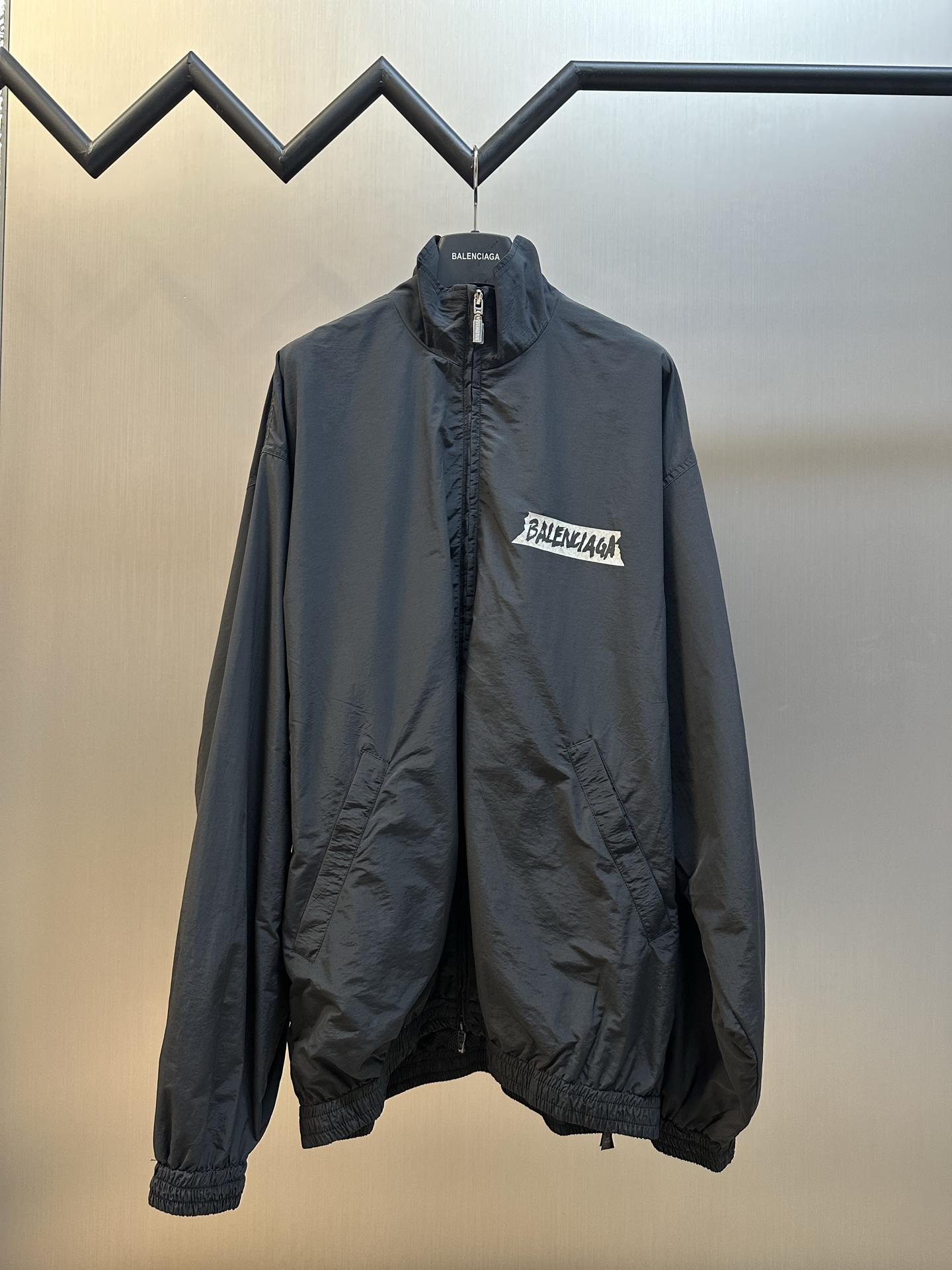 P265 Balenciaga chaqueta de mezcla de algodón con impresión de pasta, tejido de nailon liso de mezcla de algodón 55% de…