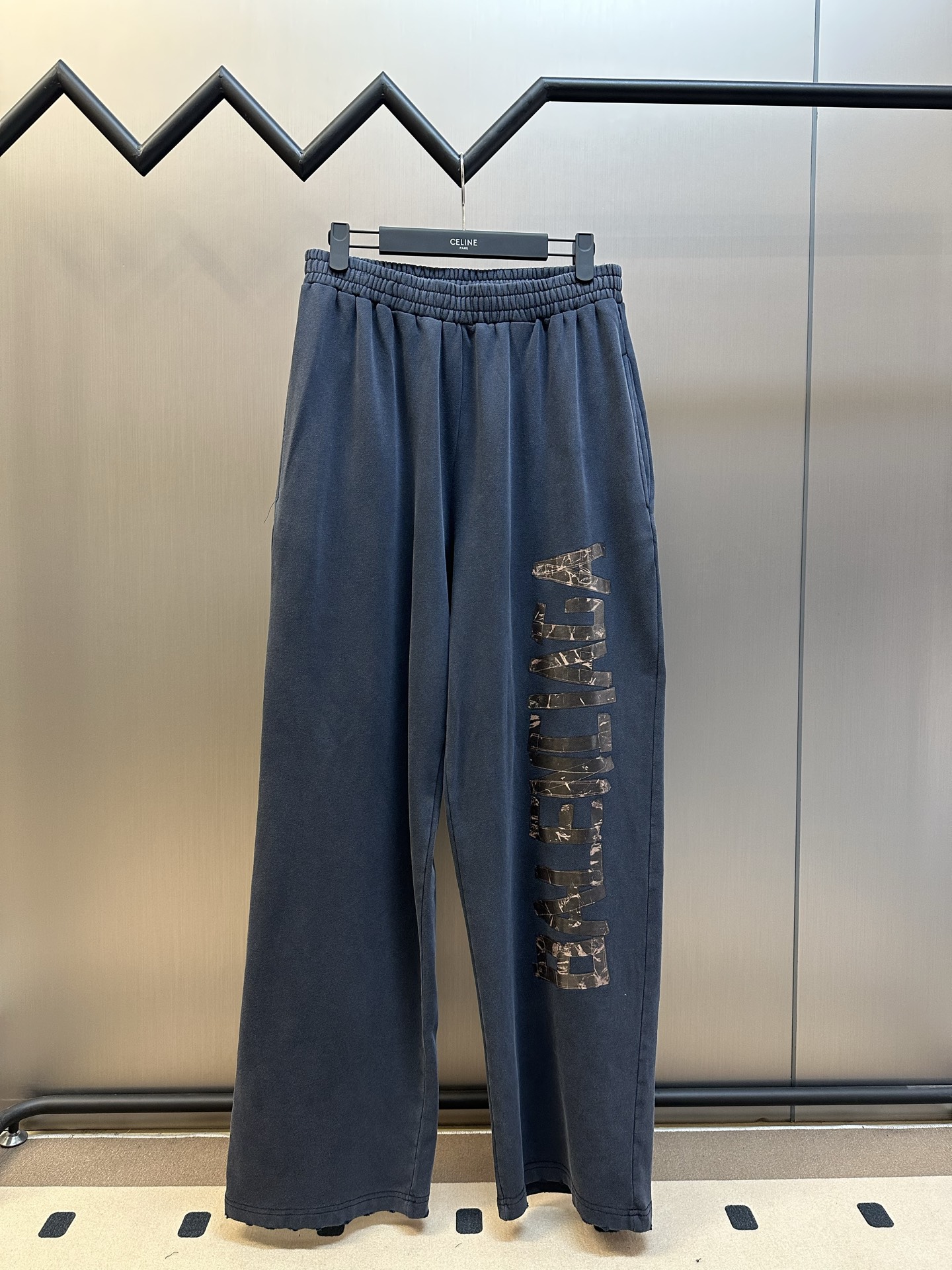 P215 Balenciaga pantalones largos con cinta y letras desgastadas, tejido personalizado de nube suave teñido con tinta, …