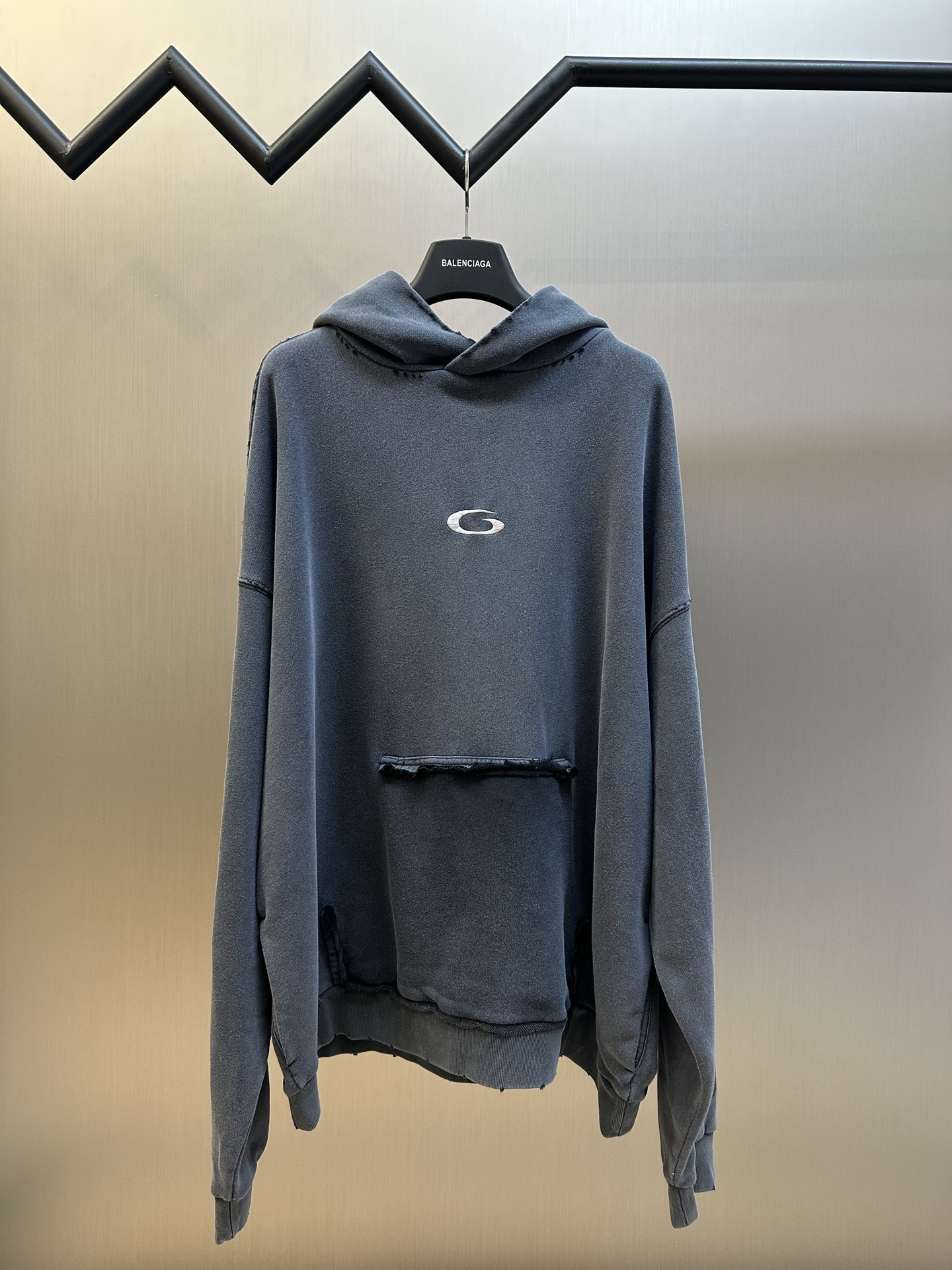 P215 Balenciaga sudadera con capucha y bolsillo roto, tejido personalizado de nube suave teñido con tinta, la parte del…