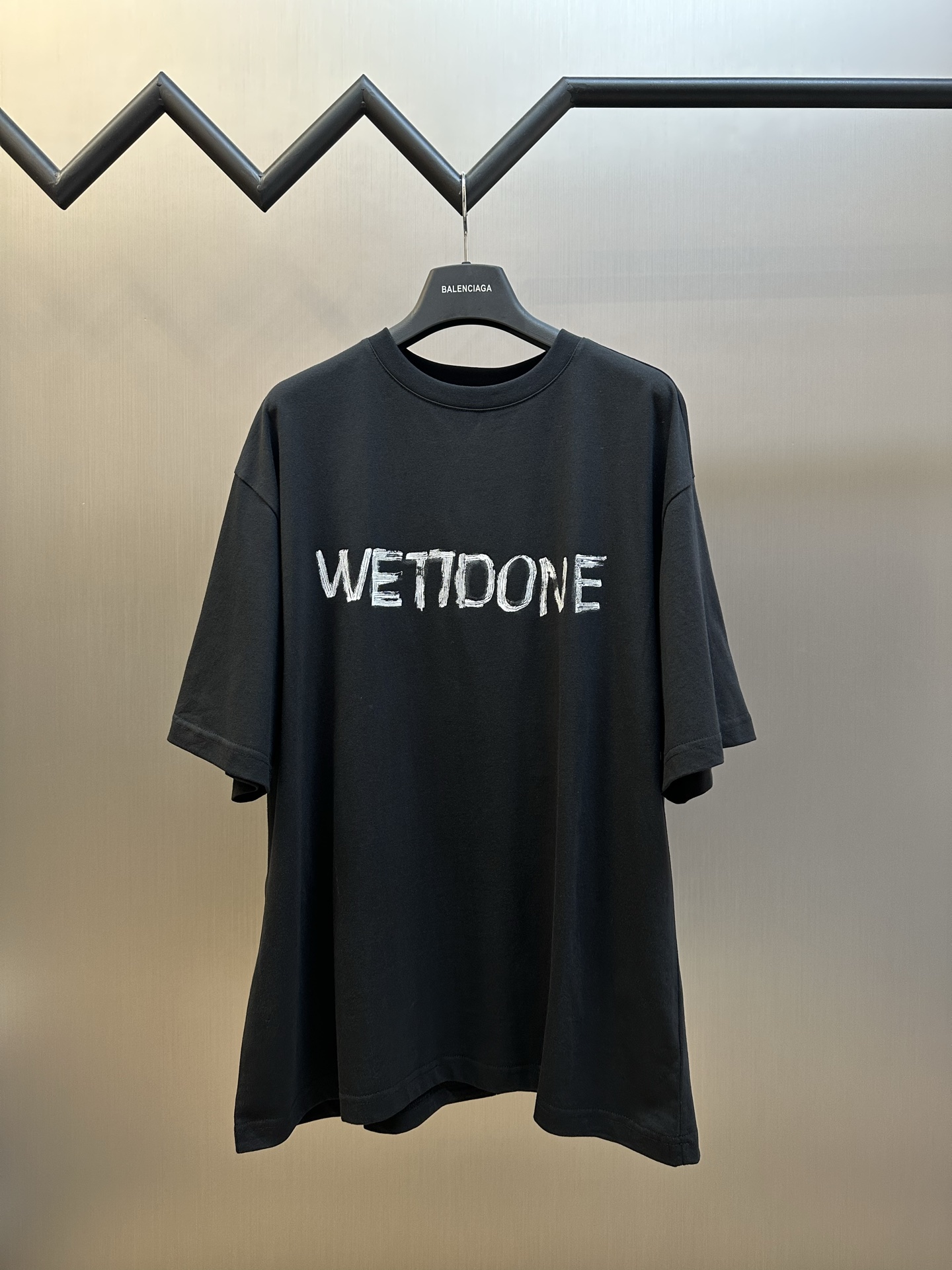 P115 WE11 Camiseta de manga corta con estampado pintado a mano. Tejido de algodón peinado personalizado tipo nube, con …
