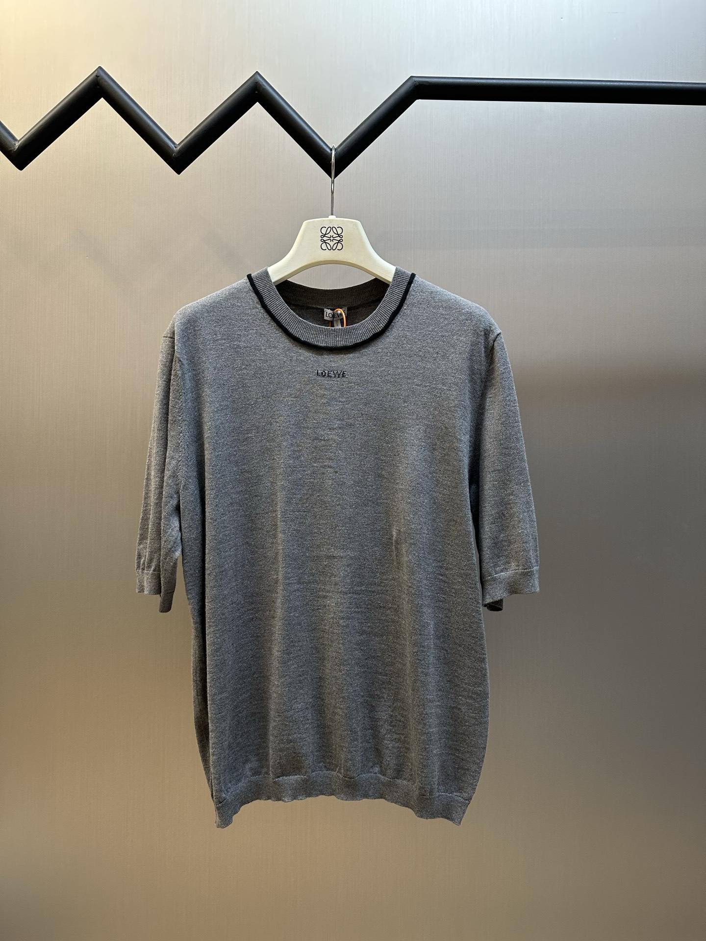 p155 Loe jersey de manga corta jacquard, tejido de lana personalizado con hilo de nubes, con el gris silencioso como to…