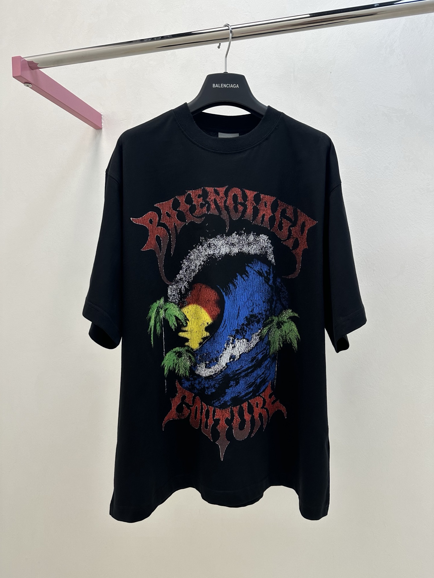 P125 巴黎 海浪超大版型短袖 Esta camiseta de manga corta de gran volumen está confeccionada con tejido de punto liso de algodón co…