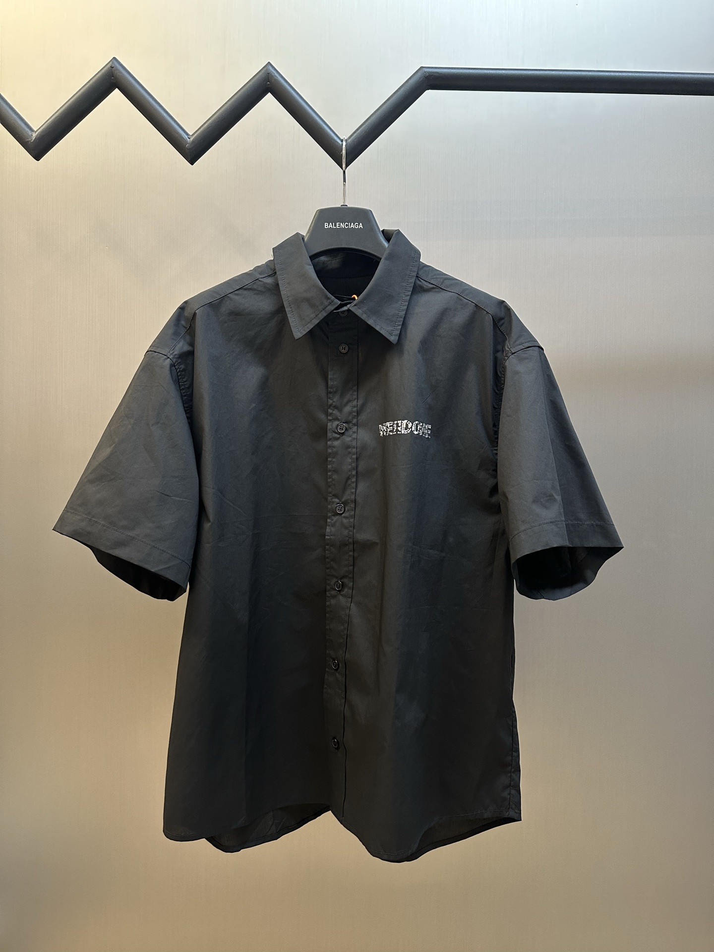 P150 WE11 Camisa de Manga Corta con Logotipo de Estras Tejido de algodón activado con carbón personalizado, e…