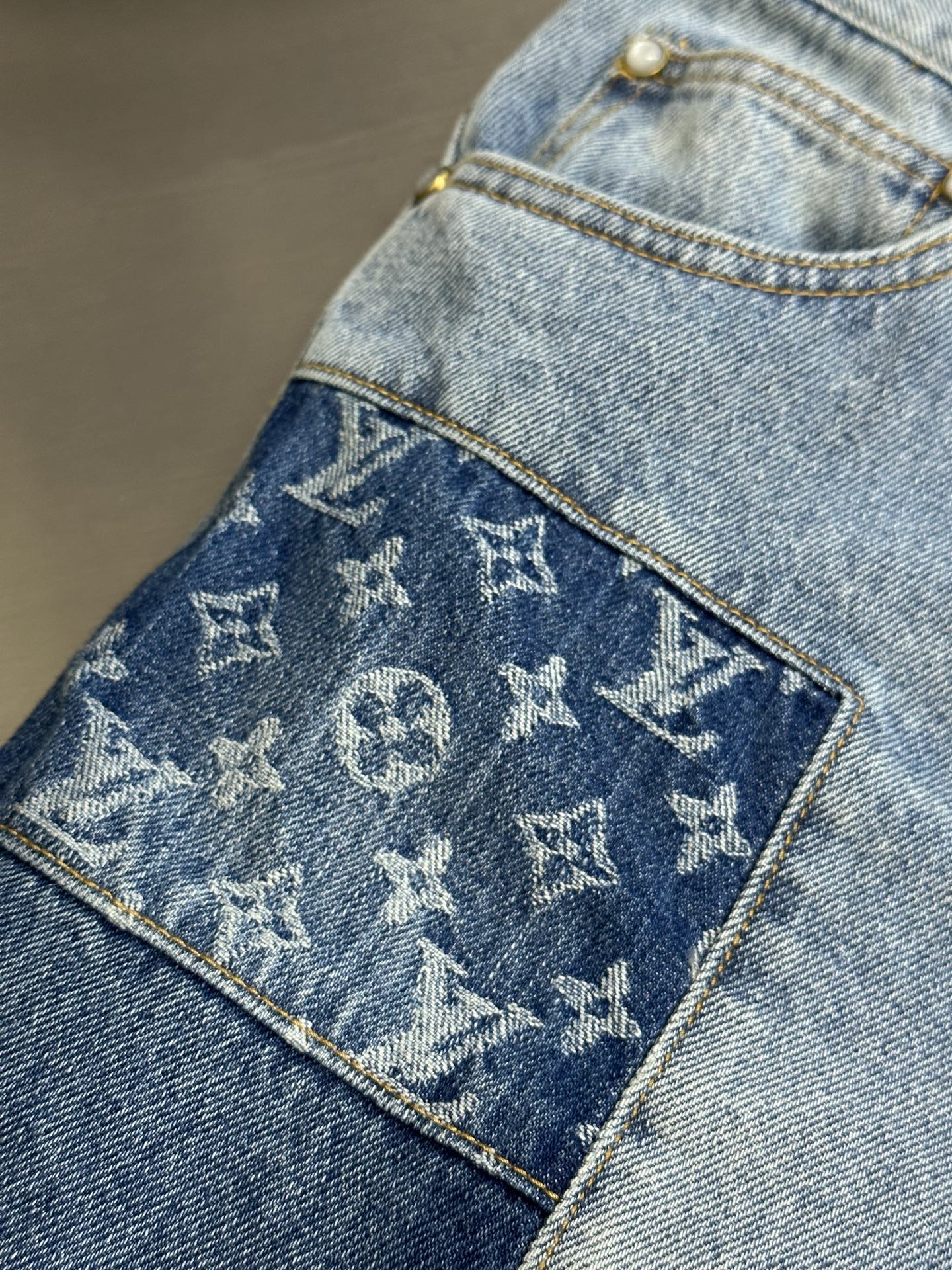 루이비통 남성 바지 136490 Louis Vuitton Pants 썸네일 이미지