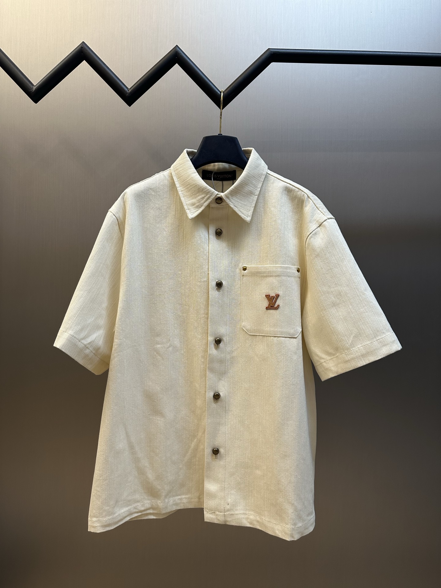 P180 Lu camisa con logo en mezcla de algodón y seda. Tejido de nudo de 330g mezcla de lino y algodón, forro de 75D, bor…