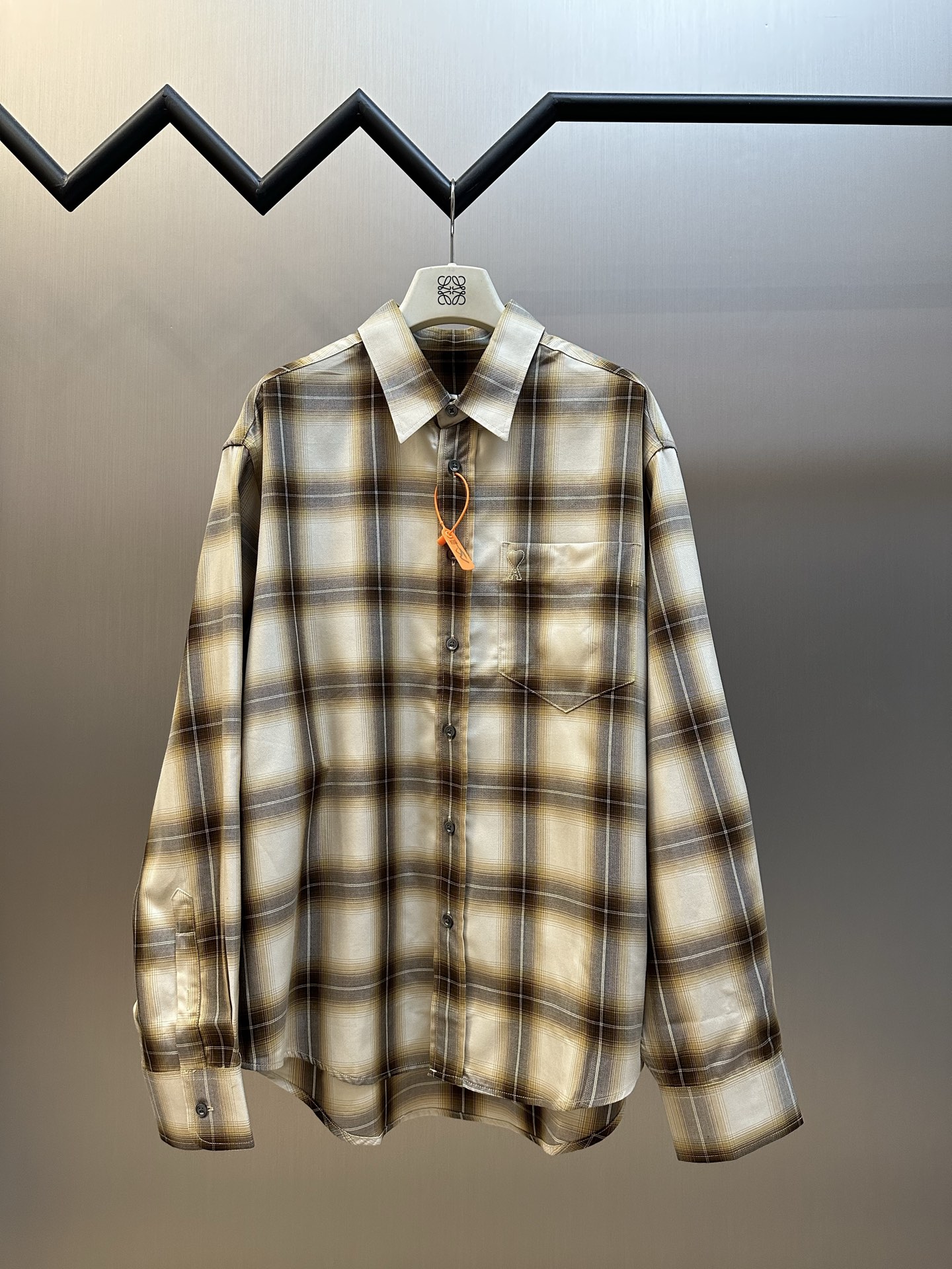 p245 Ami Paris Camisa de cuadros bordada Tejido de lino de lyocell personalizado con sensación de nube, degradado de ma…