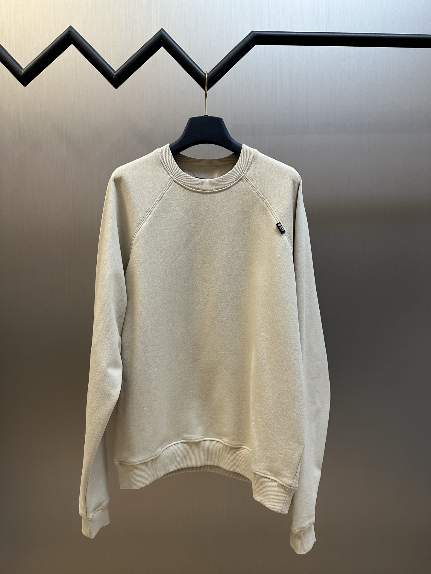 La sudadera de cuello redondo de algodón con logo p210 Pd adopta una estructura compuesta de rizo de doble cara: la cap…