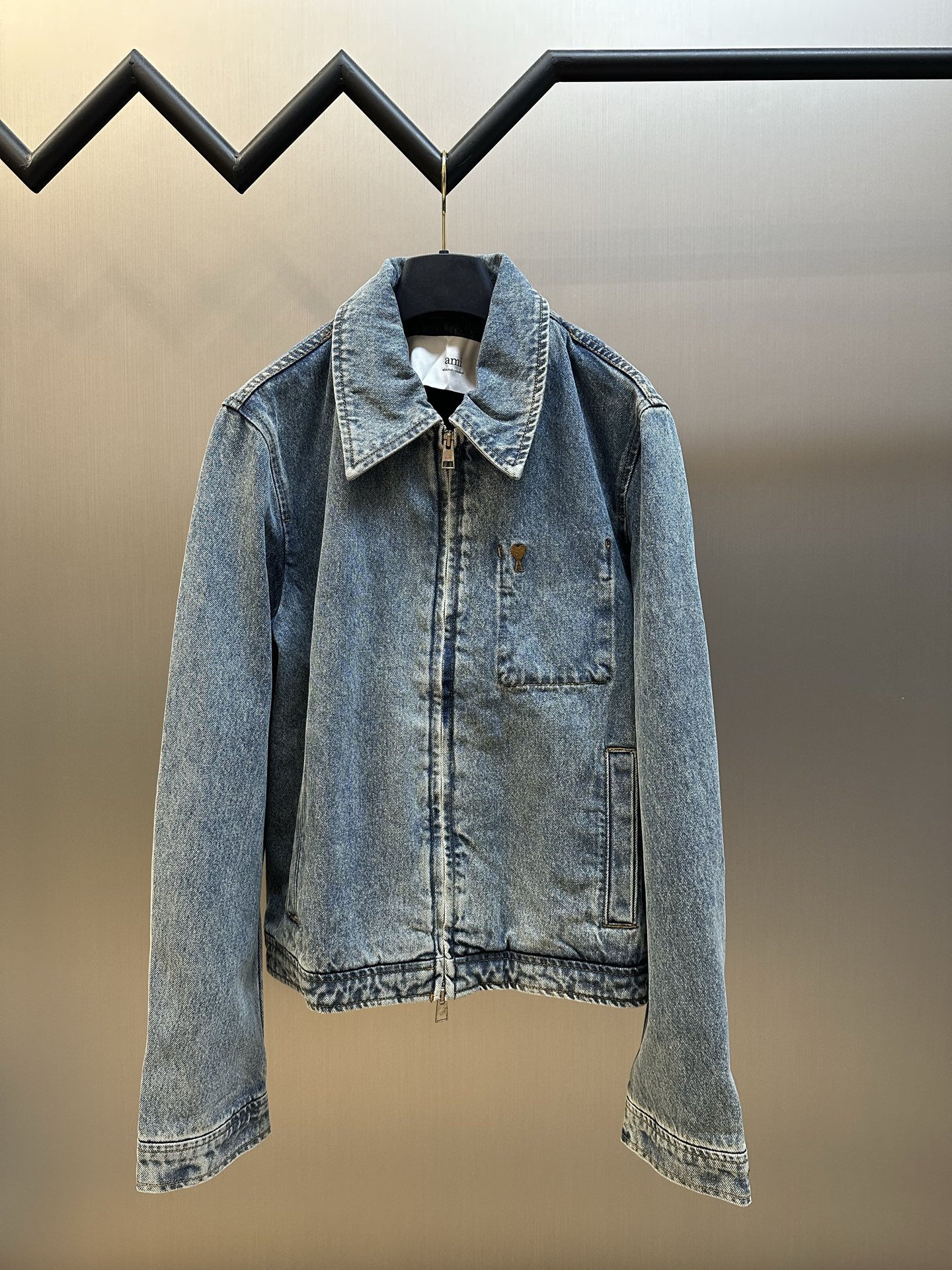 p280 Ami Paris Chaqueta vaquera bordada, vaquero lavado personalizado estilo francés con efecto niebla, base …
