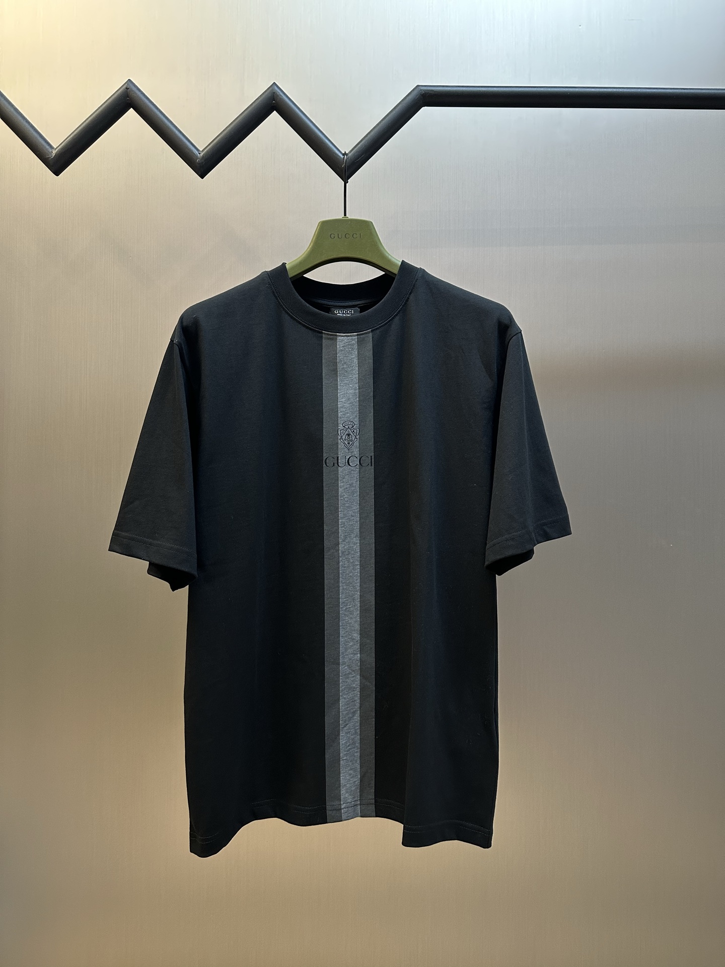 p135 Guc Web Bellboy cuello redondo manga corta, algodón de punto negro puro, el tejido está hecho de algodón compacto …