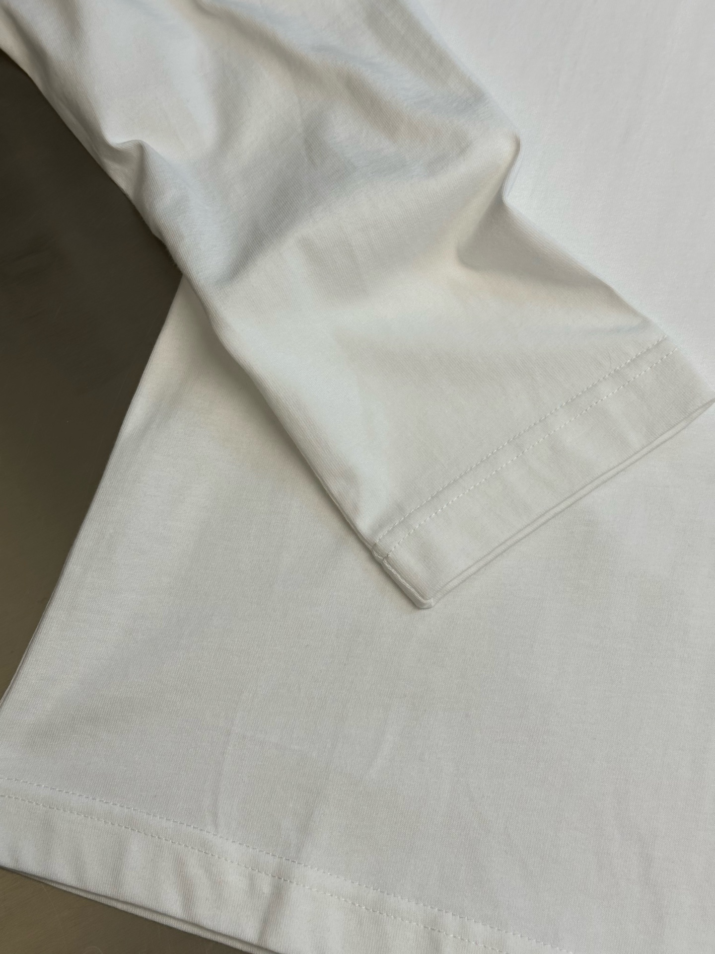 버버리 메탈 아이언 크루넥 남성 긴팔 티셔츠 상세 이미지 7