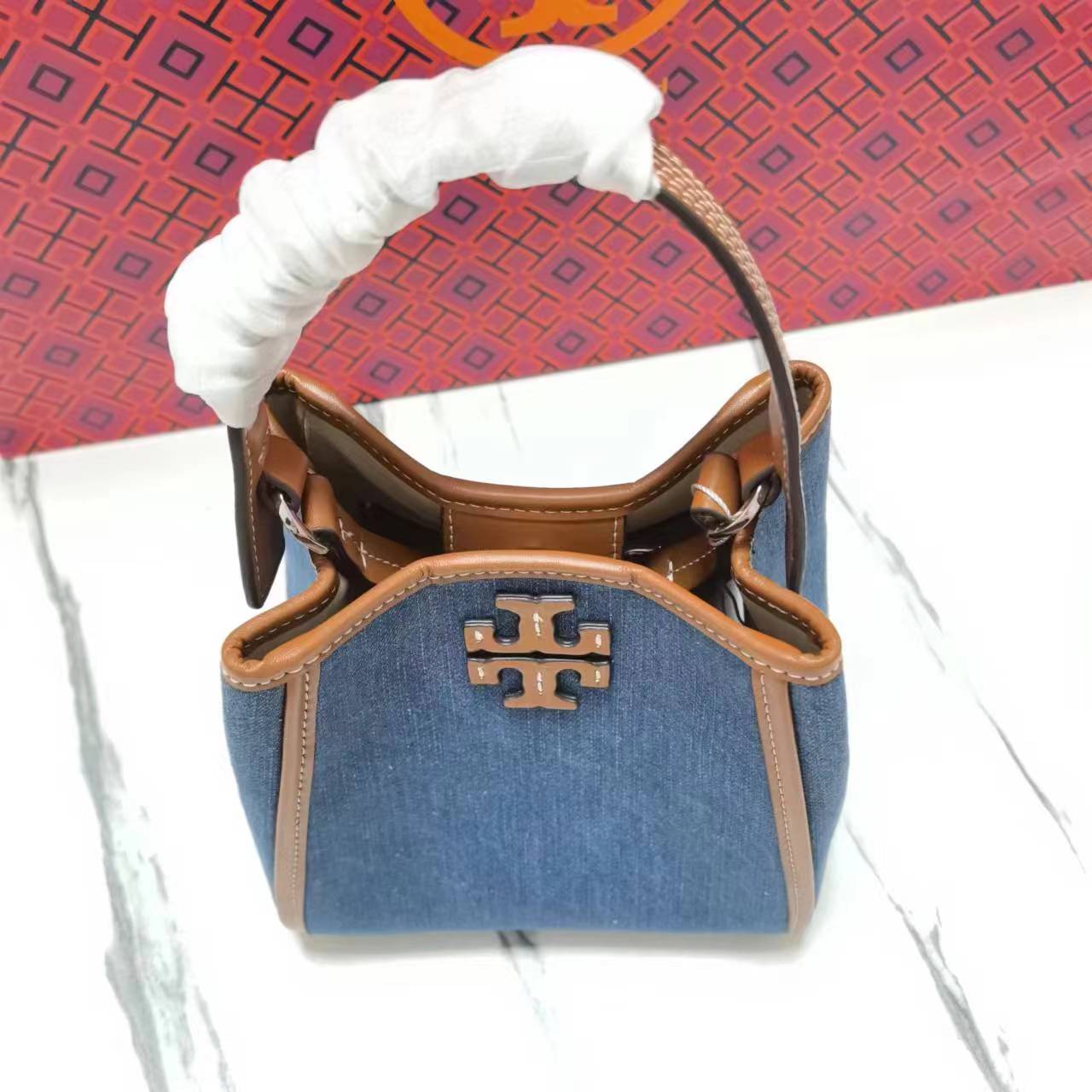 Tory Burch 154686 Mcgraw牛仔水桶包