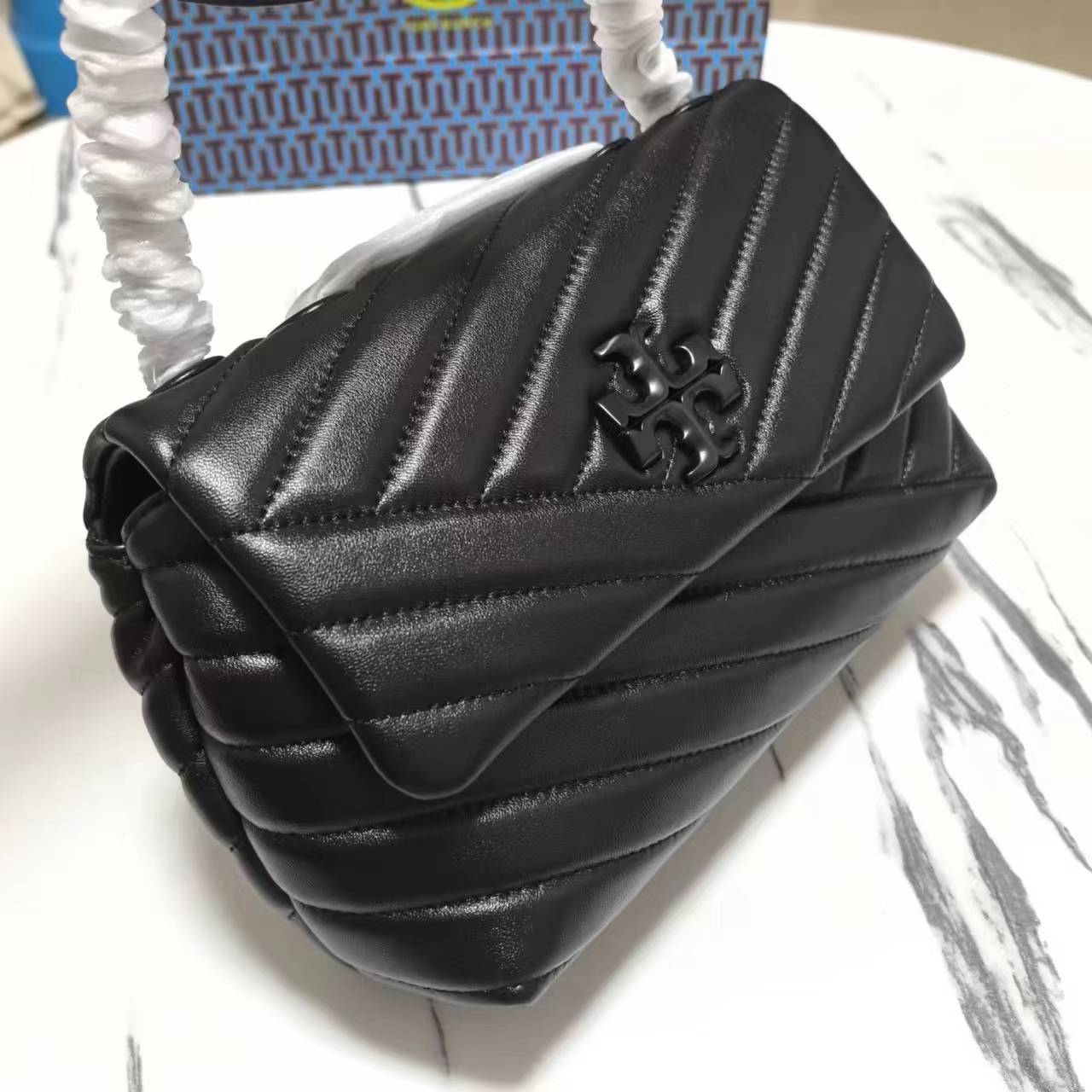 Tory Burch 90856kira Chevron小号粉末涂层两用肩背包 羊皮材质 可单肩或斜挎
