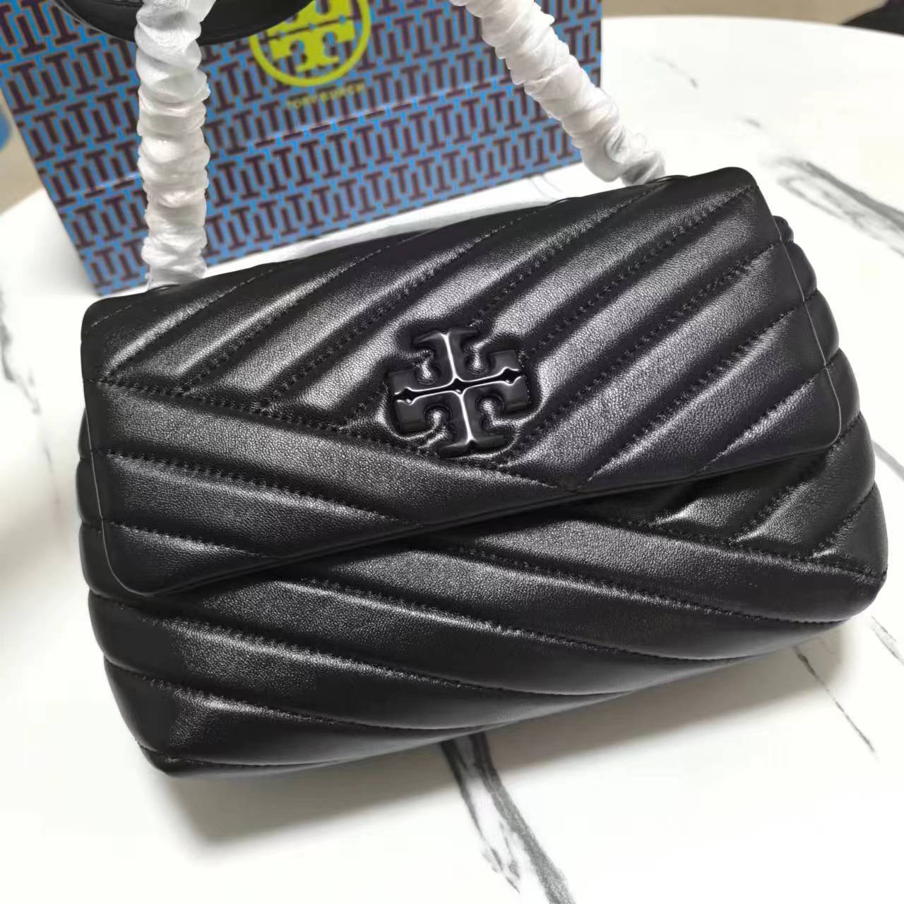 Tory Burch 90856kira Chevron小号粉末涂层两用肩背包 羊皮材质 可单肩或斜挎