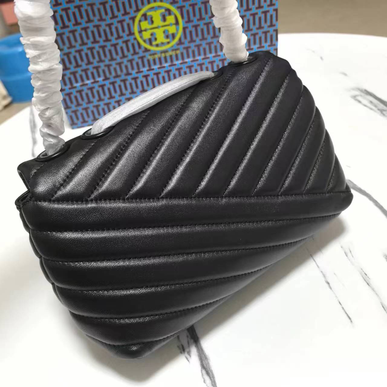 Tory Burch 90856kira Chevron小号粉末涂层两用肩背包 羊皮材质 可单肩或斜挎