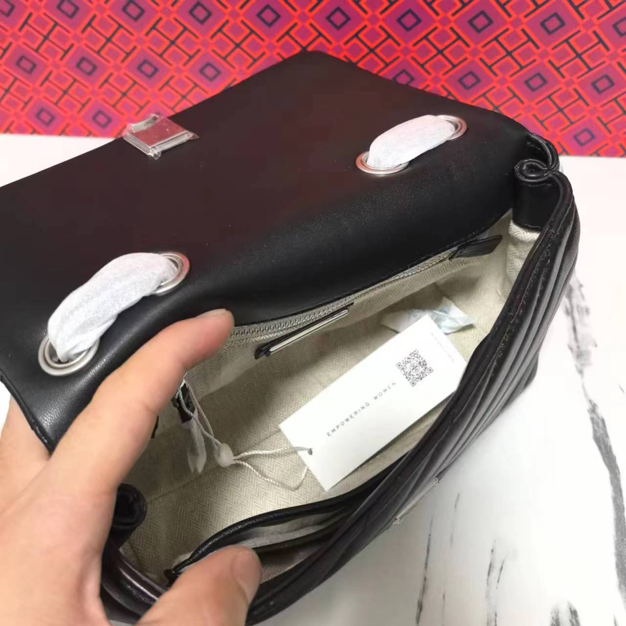 Tory Burch 90856kira Chevron小号粉末涂层两用肩背包 羊皮材质 可单肩或斜挎