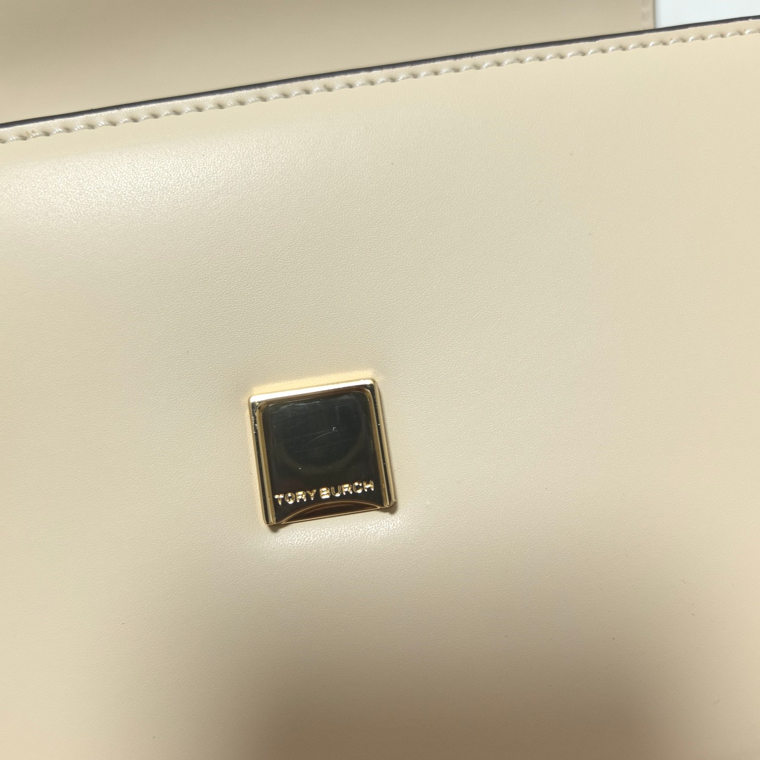 Tory Burch ～TB新款Eleanor 小号链条包 包款全新设计光滑金属饰件 尽显盒子包的简约线条