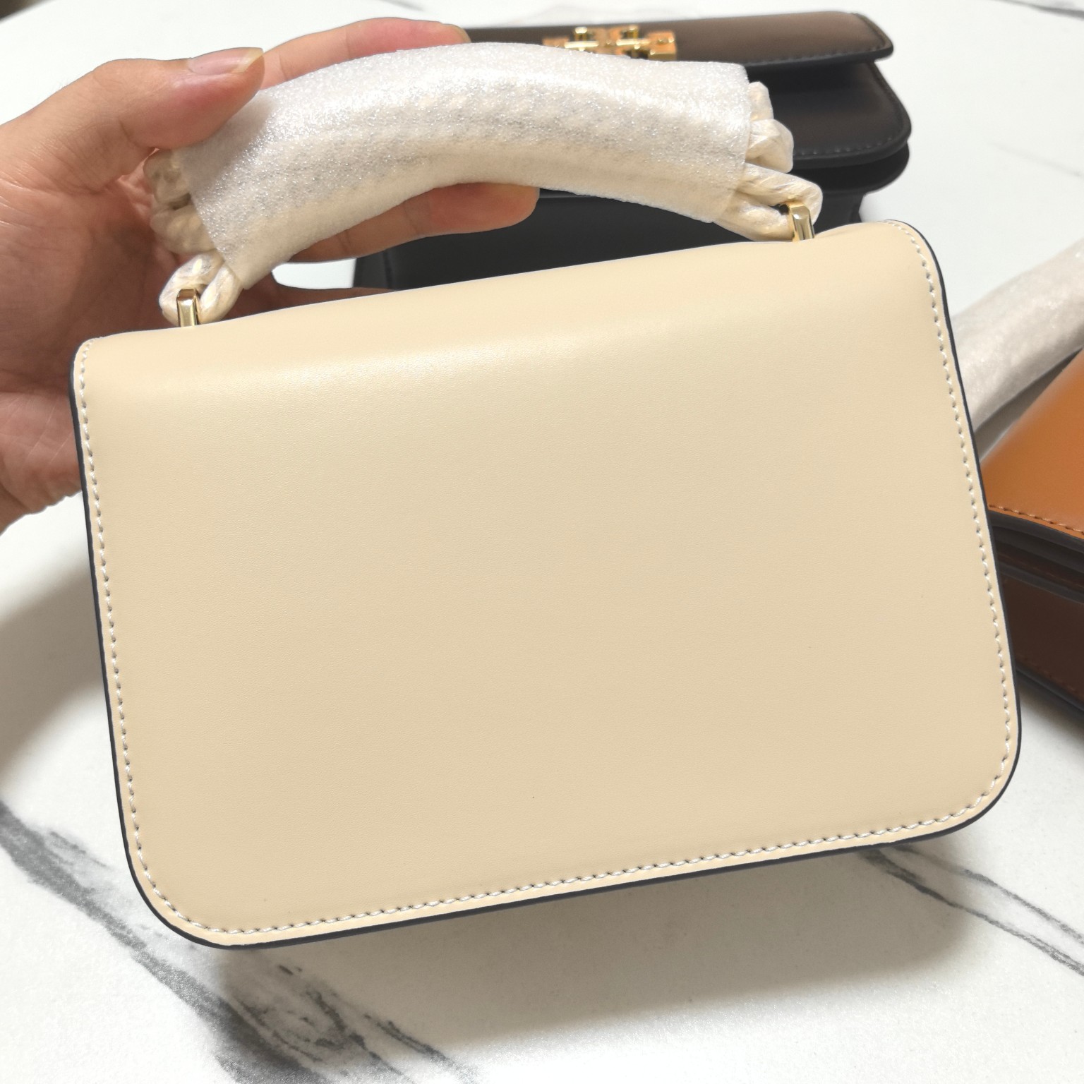 Tory Burch ～TB新款Eleanor 小号链条包 包款全新设计光滑金属饰件 尽显盒子包的简约线条
