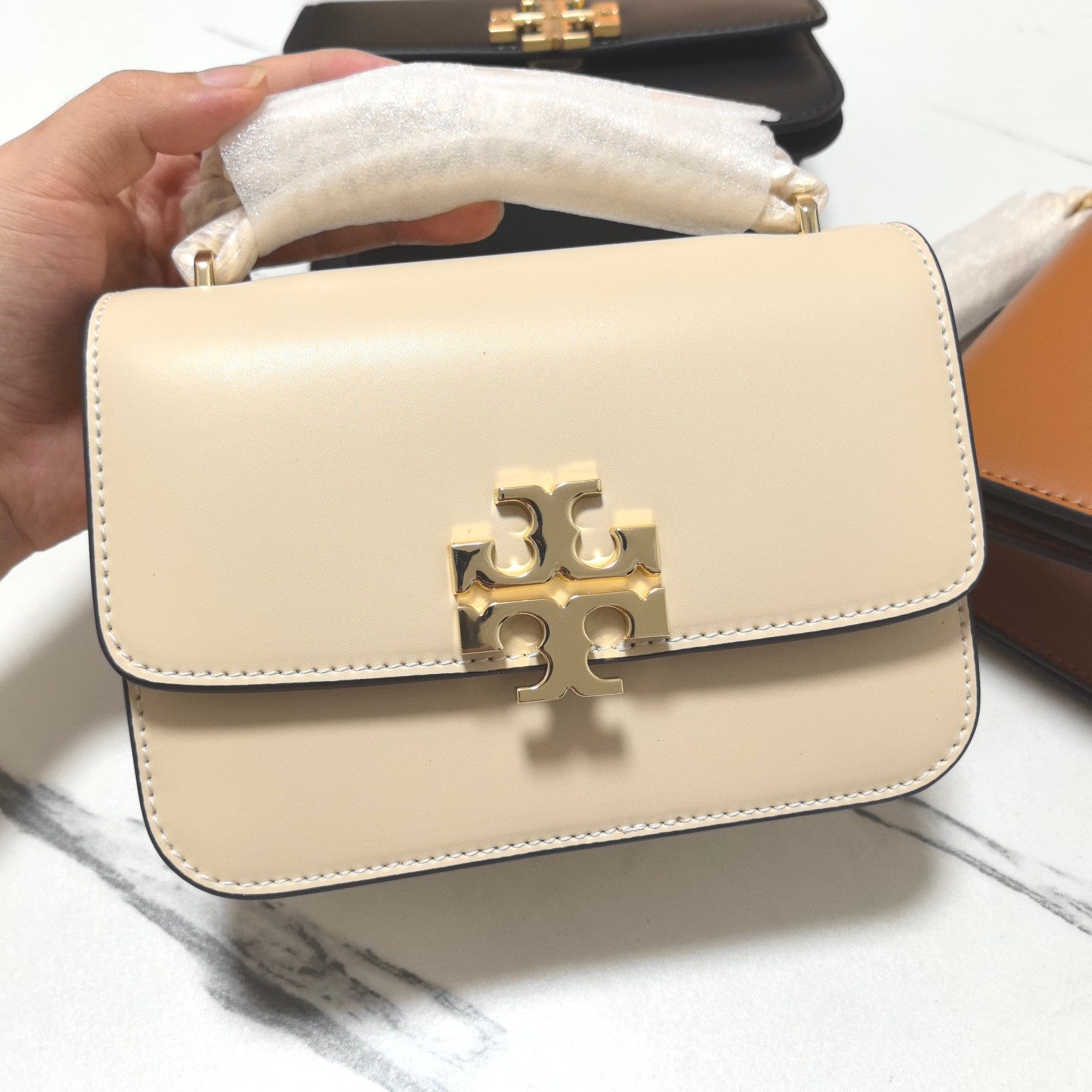 Tory Burch ～TB新款Eleanor 小号链条包 包款全新设计光滑金属饰件 尽显盒子包的简约线条