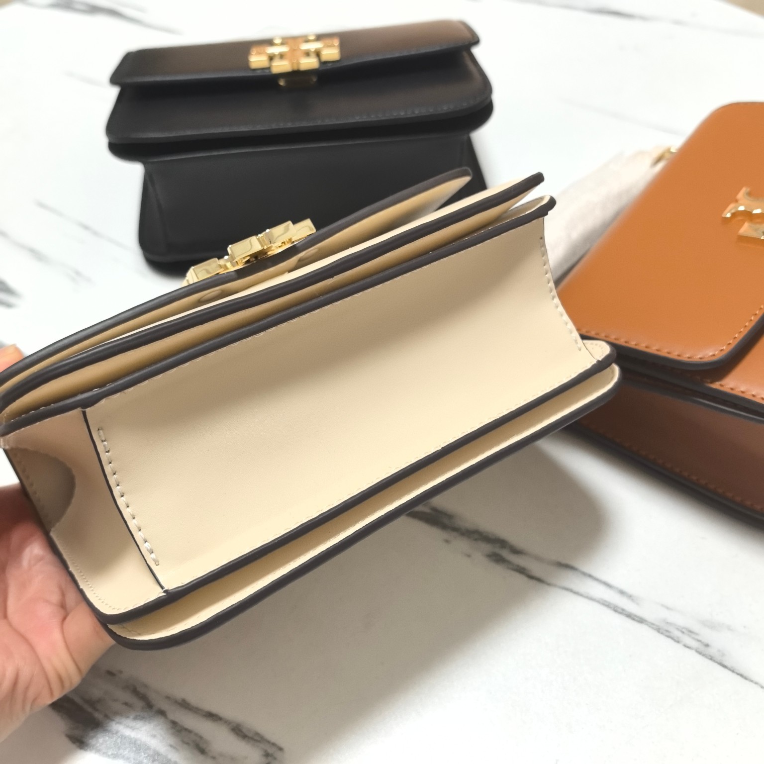 Tory Burch ～TB新款Eleanor 小号链条包 包款全新设计光滑金属饰件 尽显盒子包的简约线条