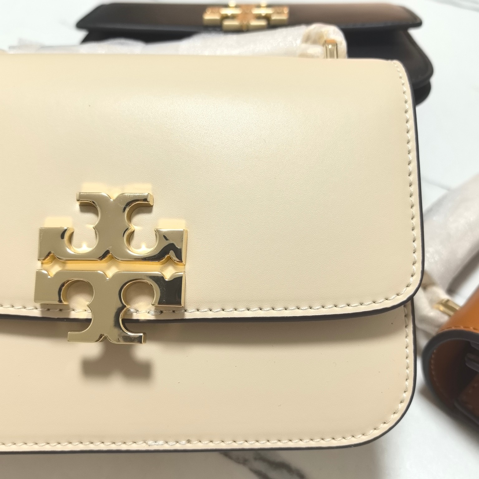 Tory Burch ～TB新款Eleanor 小号链条包 包款全新设计光滑金属饰件 尽显盒子包的简约线条