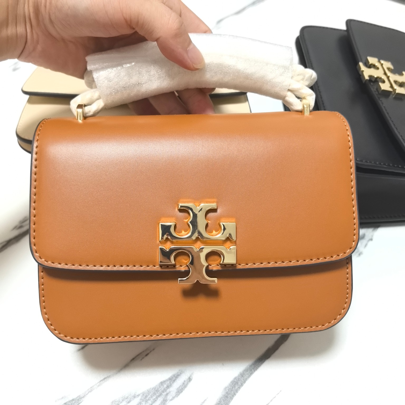 Tory Burch ～TB新款Eleanor 小号链条包 包款全新设计光滑金属饰件 尽显盒子包的简约线条