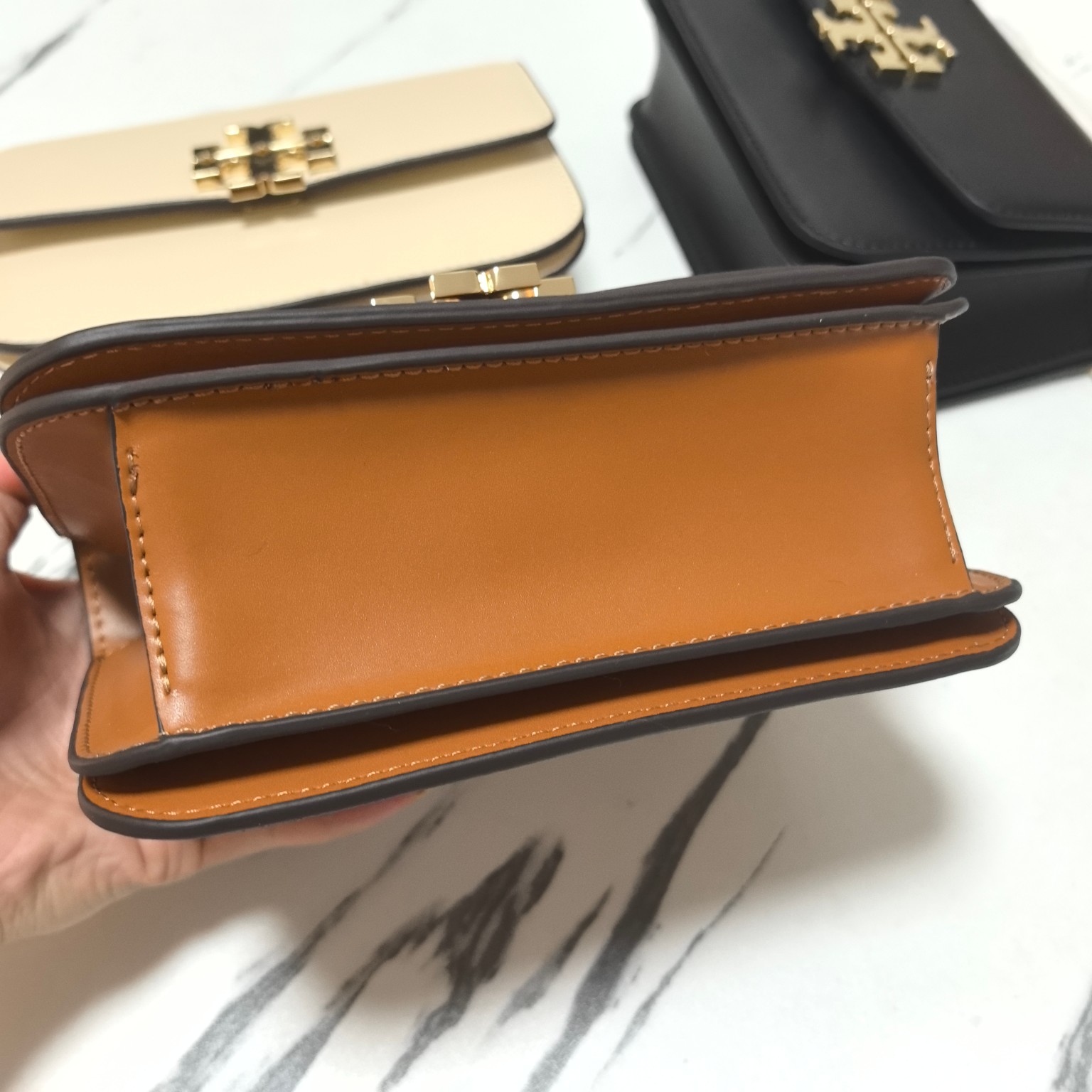 Tory Burch ～TB新款Eleanor 小号链条包 包款全新设计光滑金属饰件 尽显盒子包的简约线条