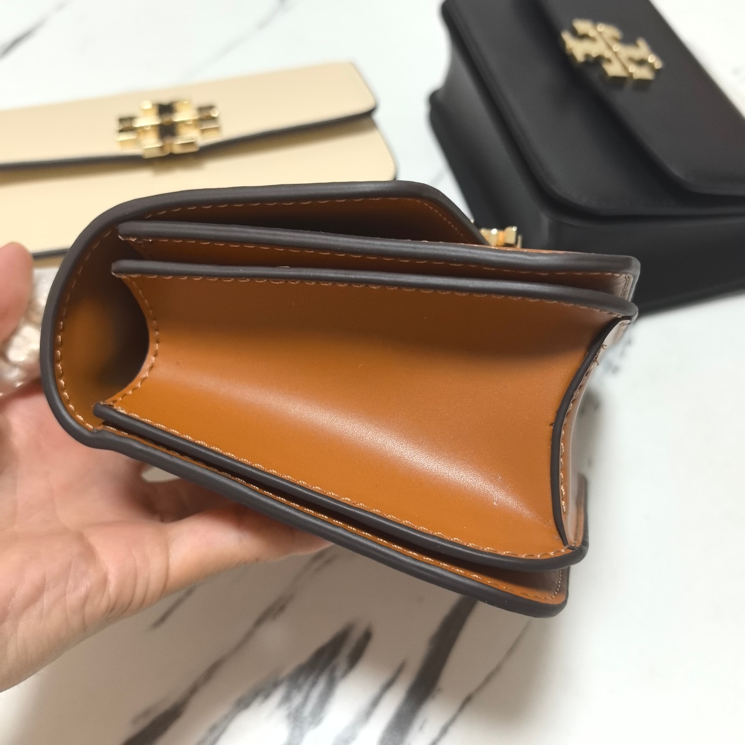 Tory Burch ～TB新款Eleanor 小号链条包 包款全新设计光滑金属饰件 尽显盒子包的简约线条
