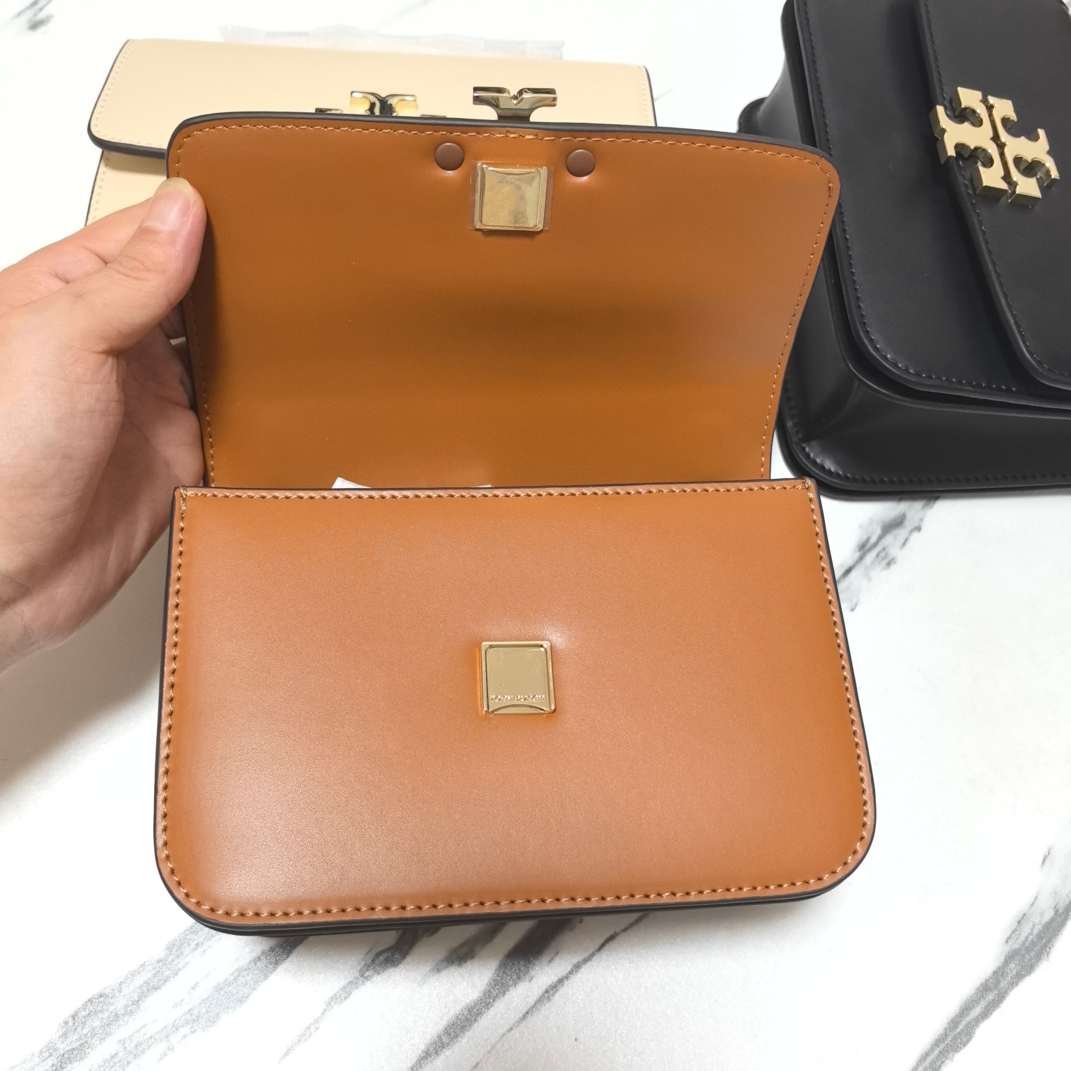 Tory Burch ～TB新款Eleanor 小号链条包 包款全新设计光滑金属饰件 尽显盒子包的简约线条