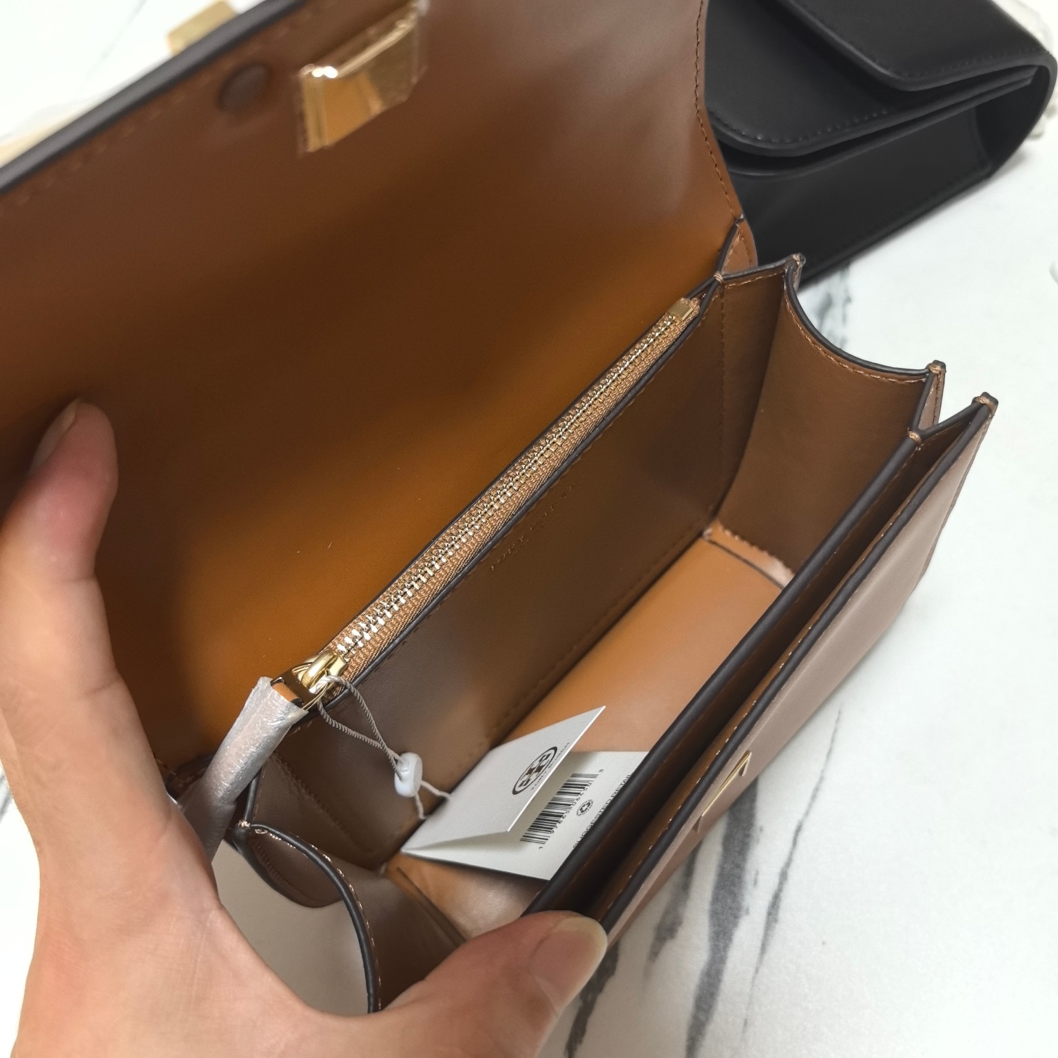 Tory Burch ～TB新款Eleanor 小号链条包 包款全新设计光滑金属饰件 尽显盒子包的简约线条