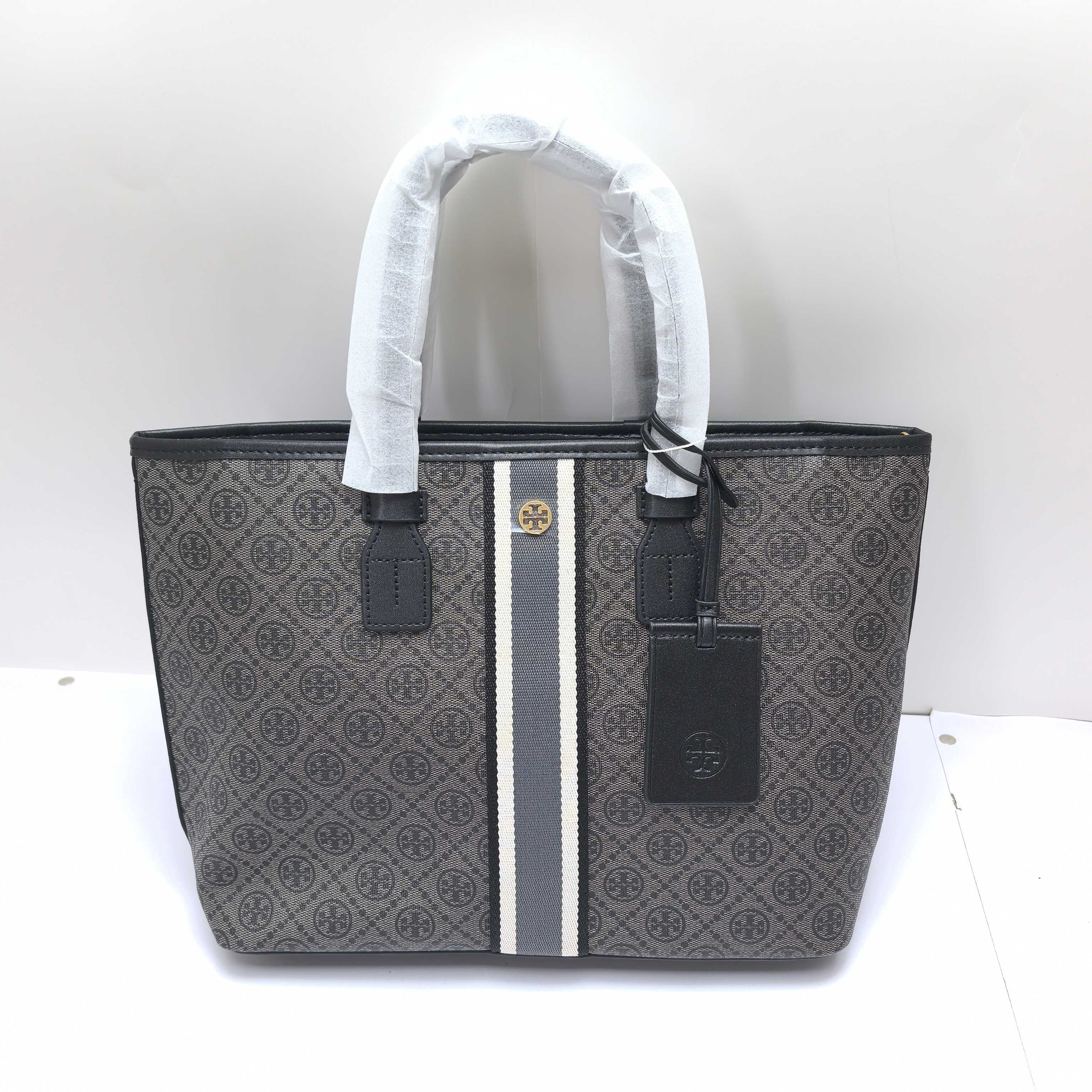 Tory Burch ～TB81963 新款购物袋 小号 该系列选用涂层帆布匠心打造 魅力隽永又风格独具
