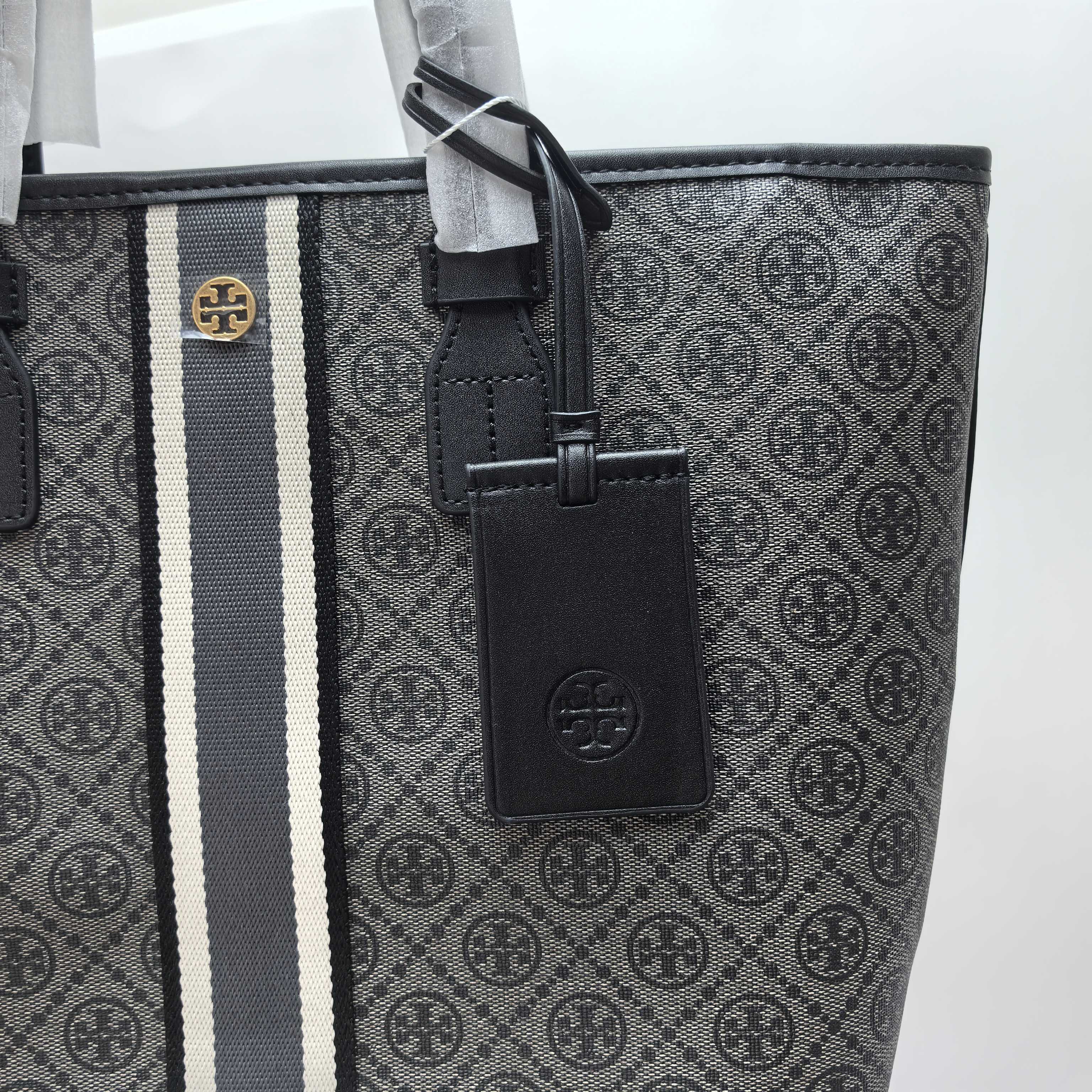 Tory Burch ～TB81963 新款购物袋 小号 该系列选用涂层帆布匠心打造 魅力隽永又风格独具